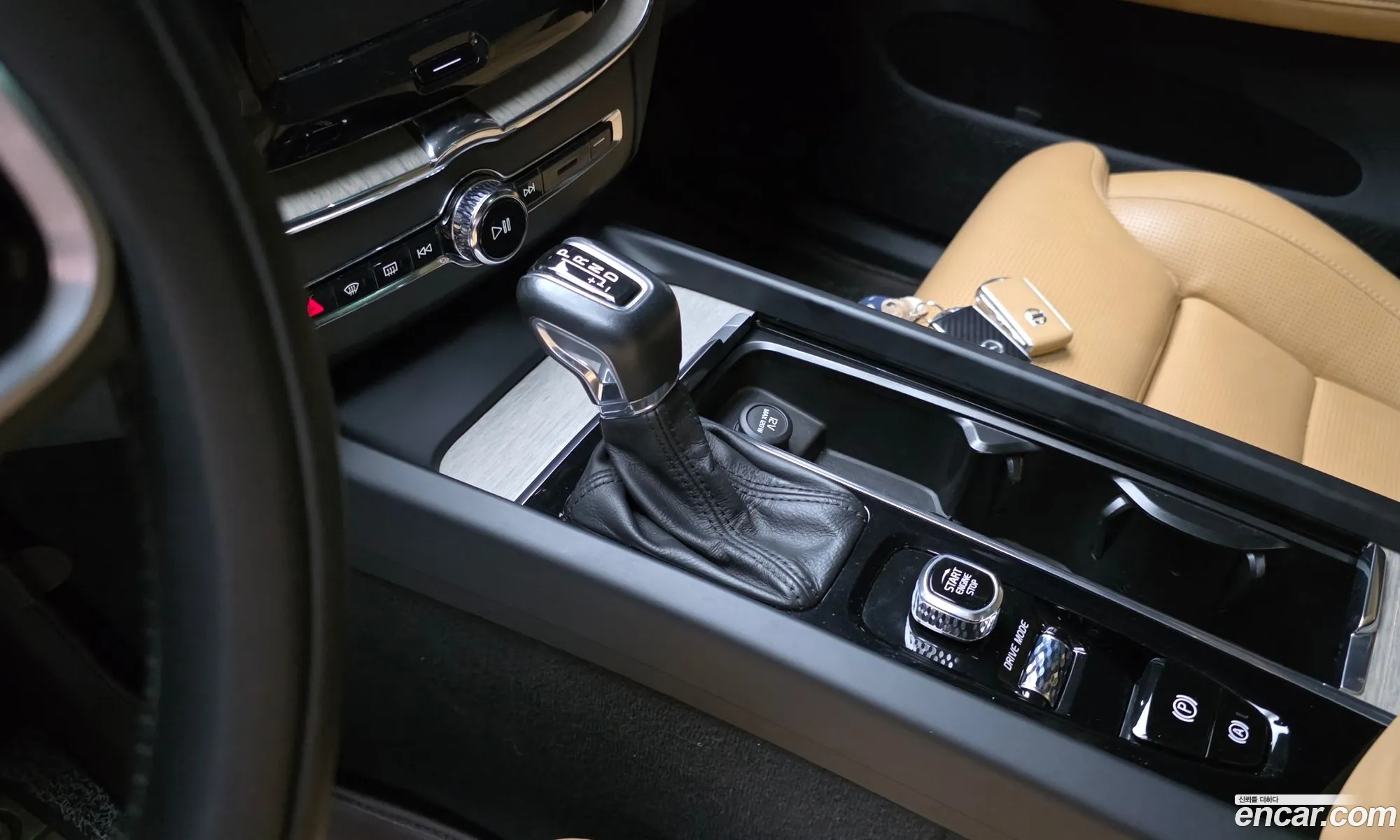 Volvo XC60 2019 YV1UZ68TCK1314464 — 13
