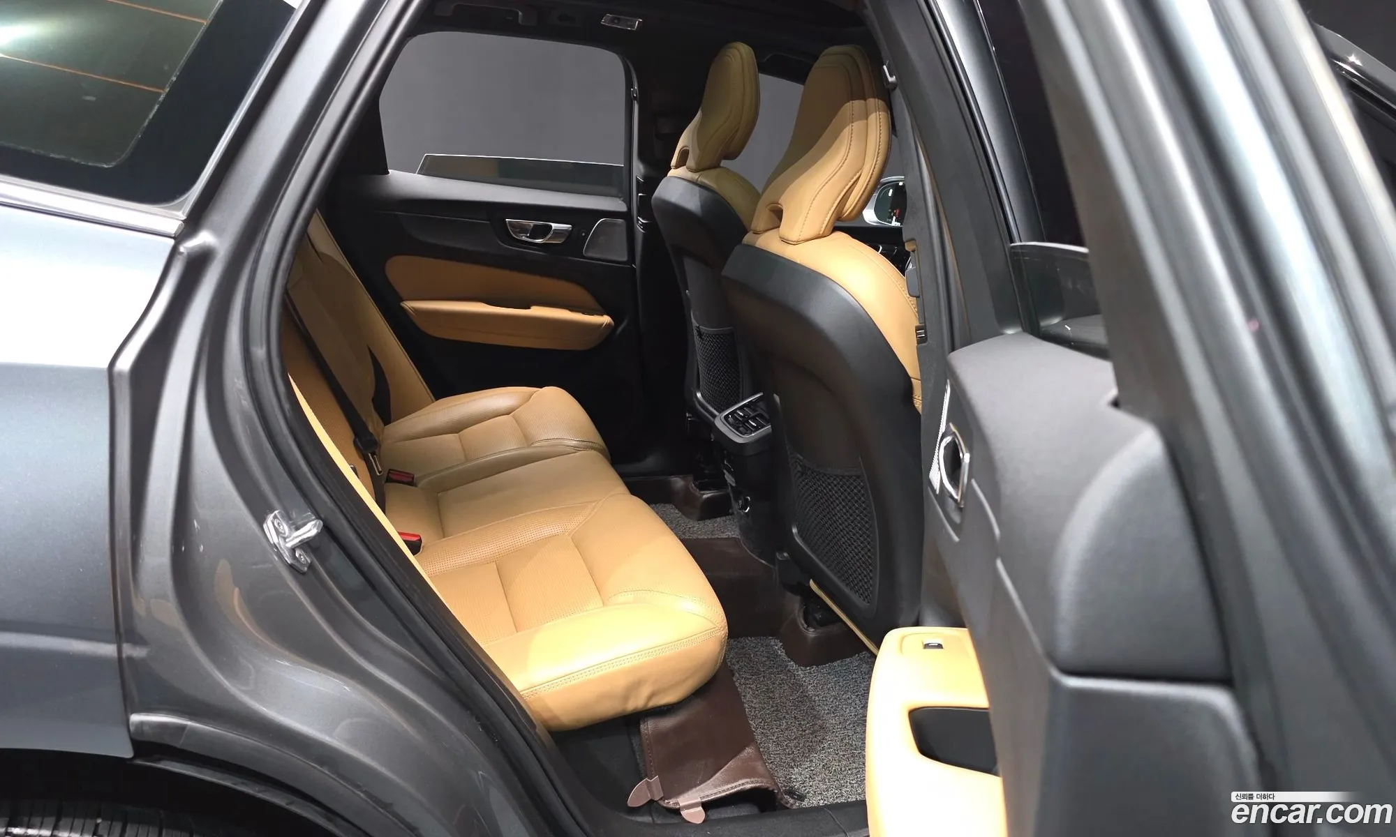 Volvo XC60 2019 YV1UZ68TCK1314464 — 7