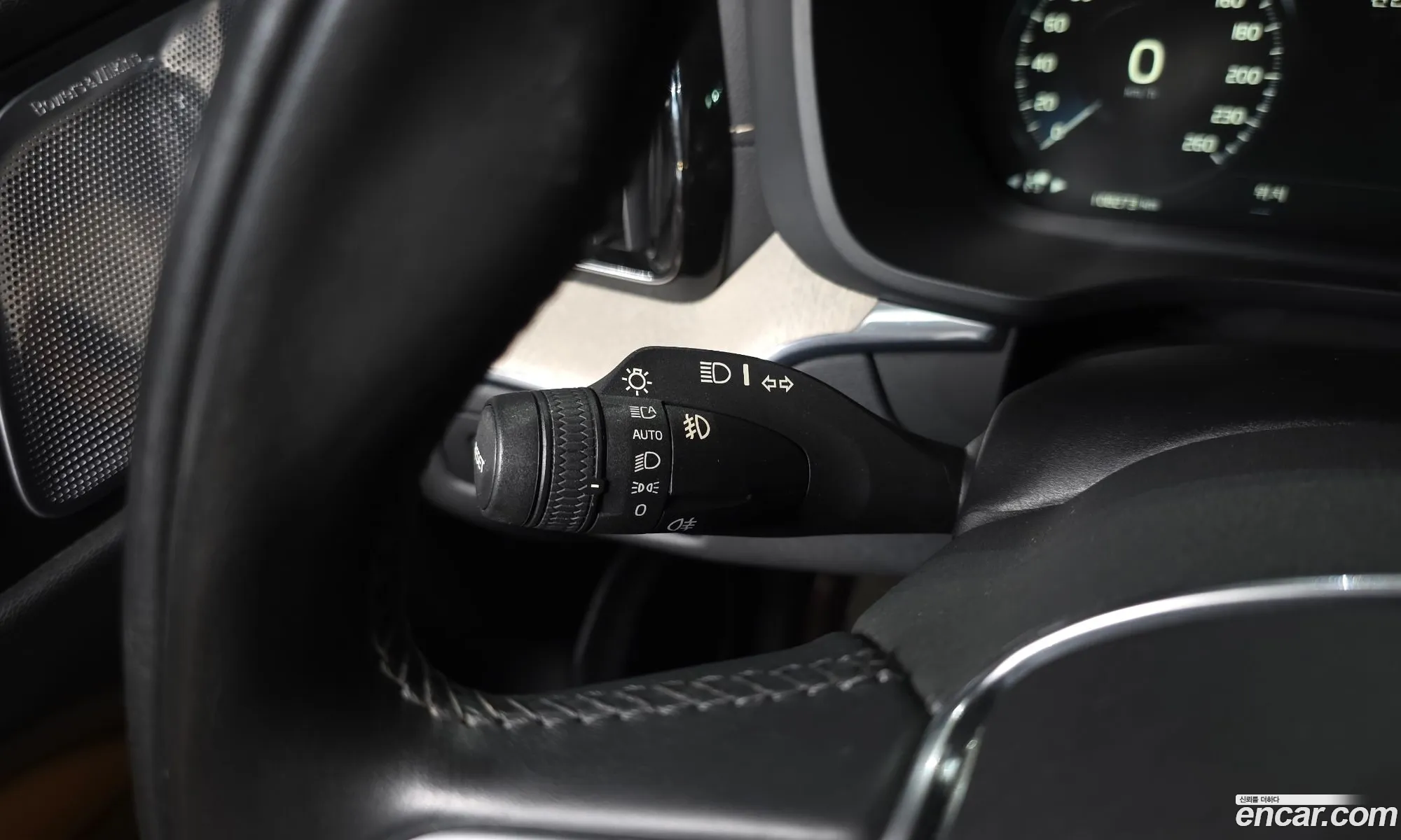 Volvo XC60 2019 YV1UZ68TCK1314464 — 23