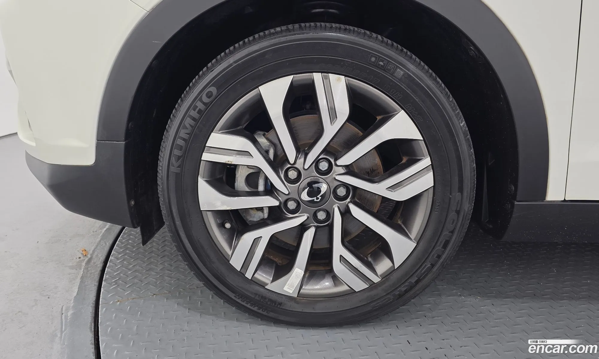 KG Mobility (SsangYong) Tivoli Armour 2018 — 12