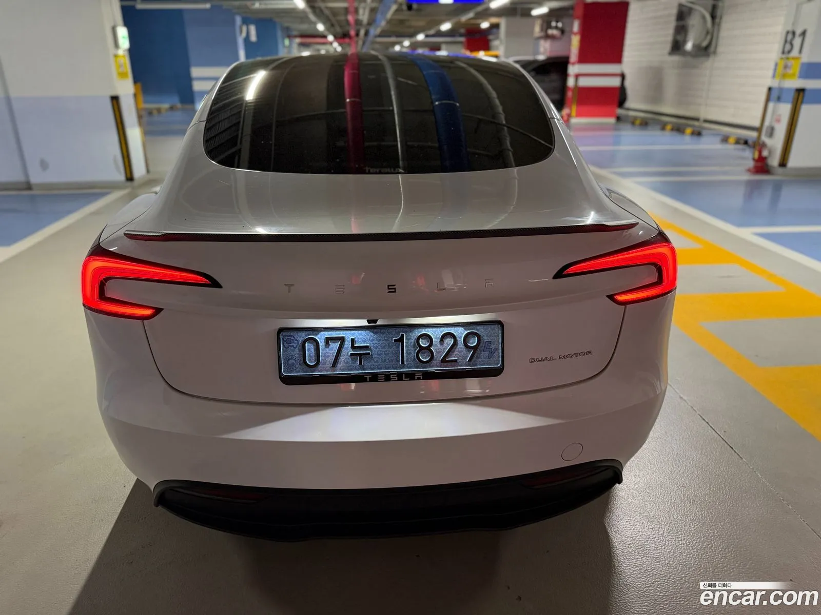 Tesla Model 3 2025 — 10