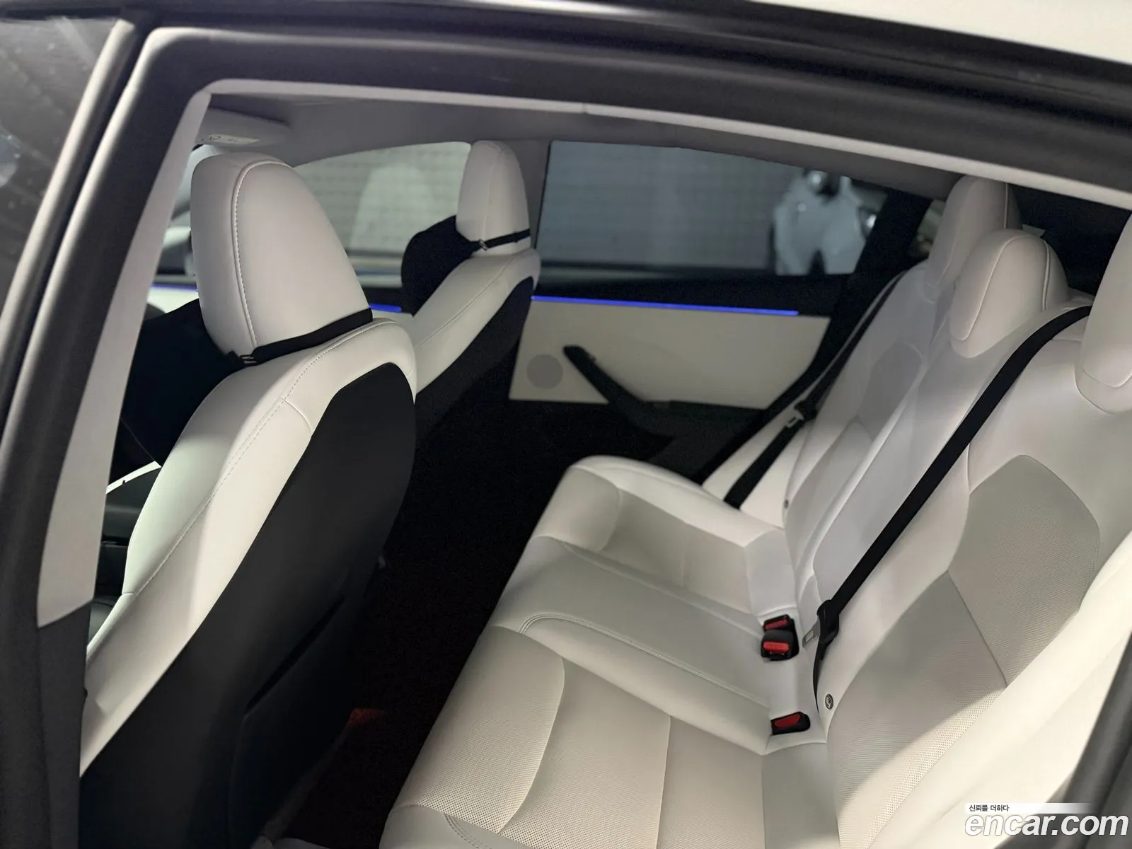 Tesla Model 3 2025 — 12