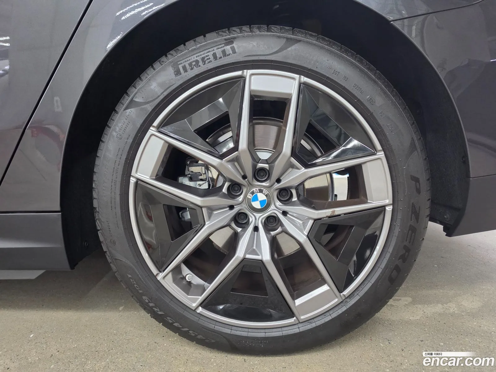 BMW 5 Series 2025 — 13