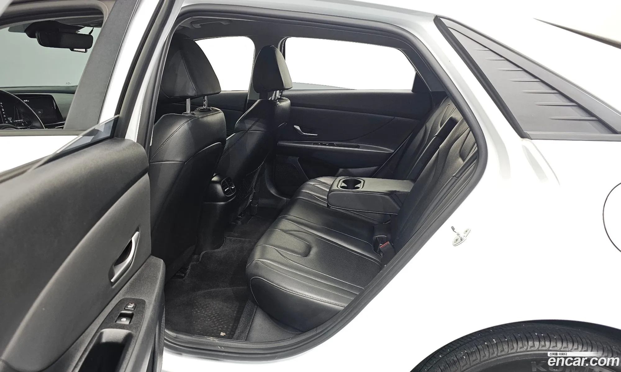 Hyundai Elantra 2022 — 17