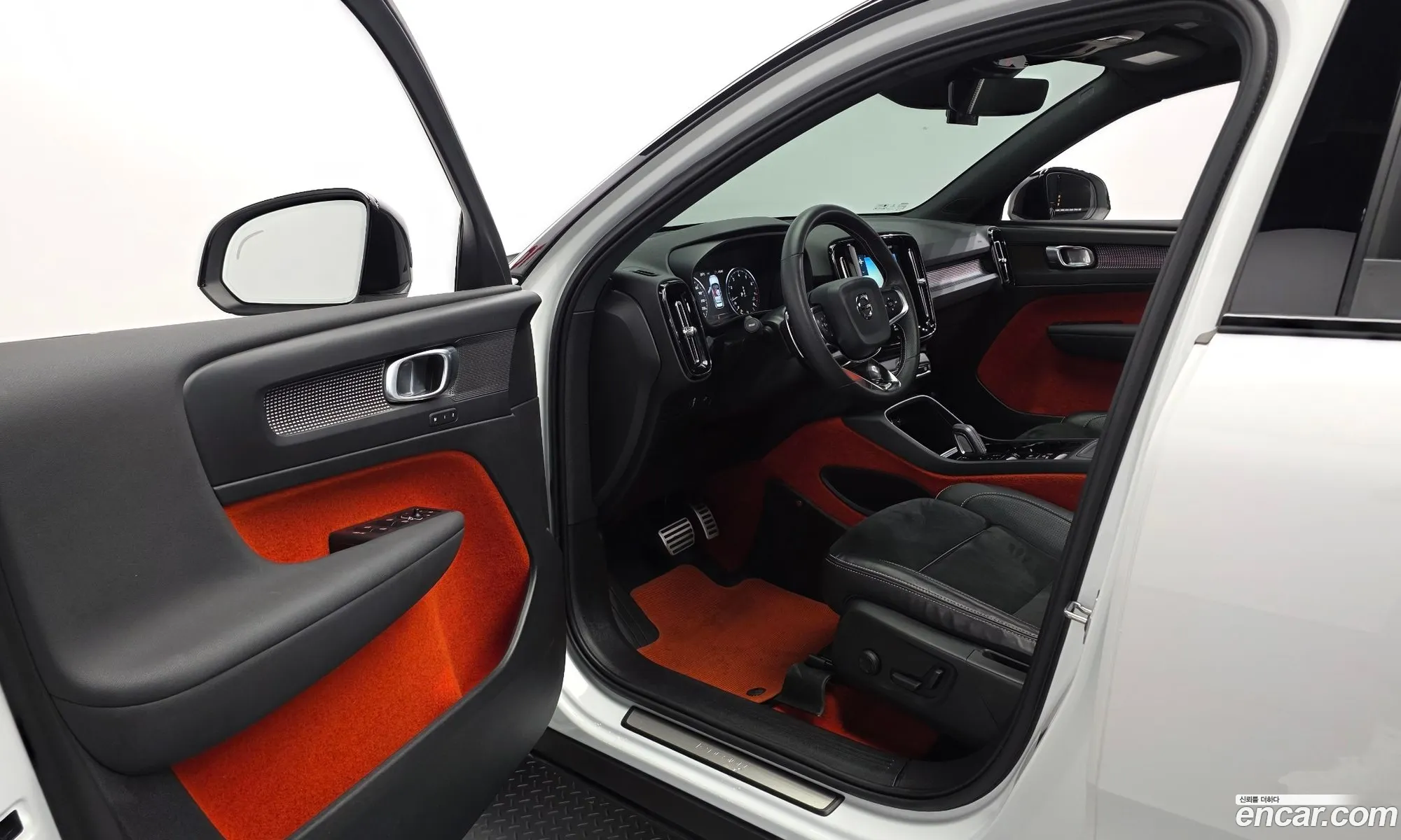 Volvo XC40 2020 — 2