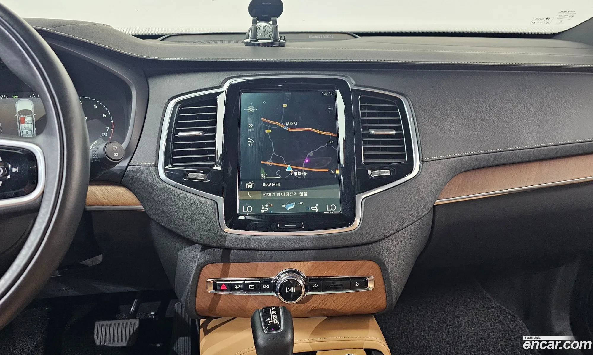 Volvo XC90 2019 YV1LFA22CK1452061 — 19