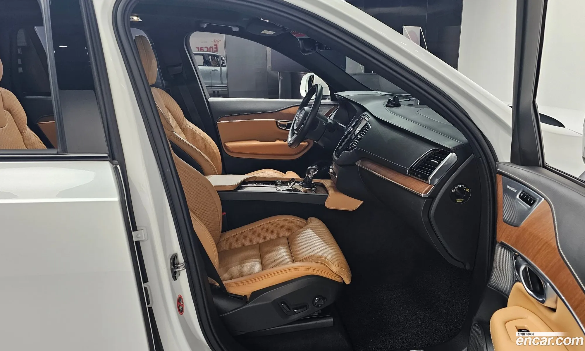 Volvo XC90 2019 YV1LFA22CK1452061 — 30