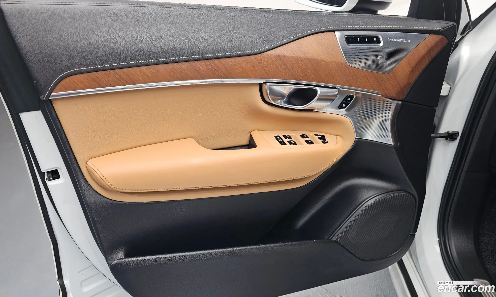 Volvo XC90 2019 YV1LFA22CK1452061 — 14