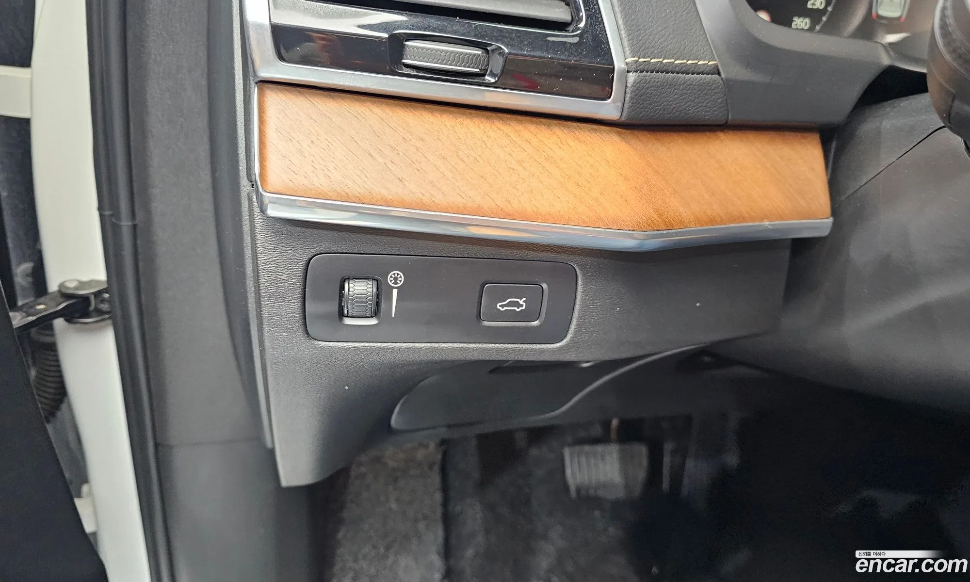 Volvo XC90 2019 YV1LFA22CK1452061 — 17