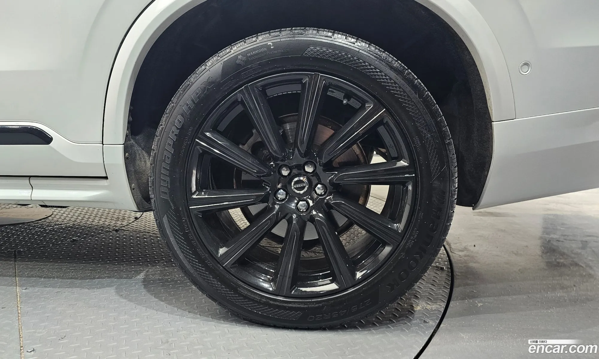 Volvo XC90 2019 YV1LFA22CK1452061 — 18