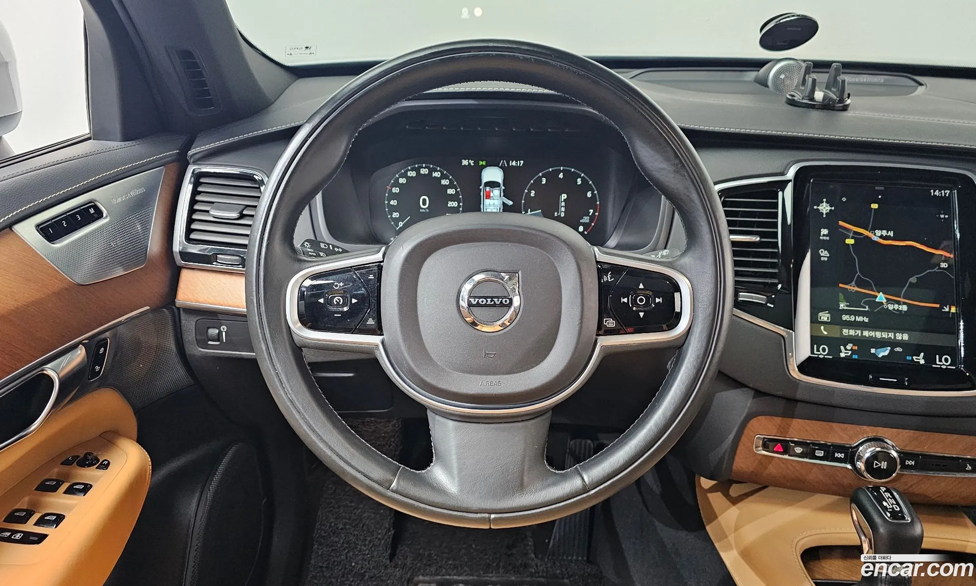 Volvo XC90 2019 YV1LFA22CK1452061 — 16