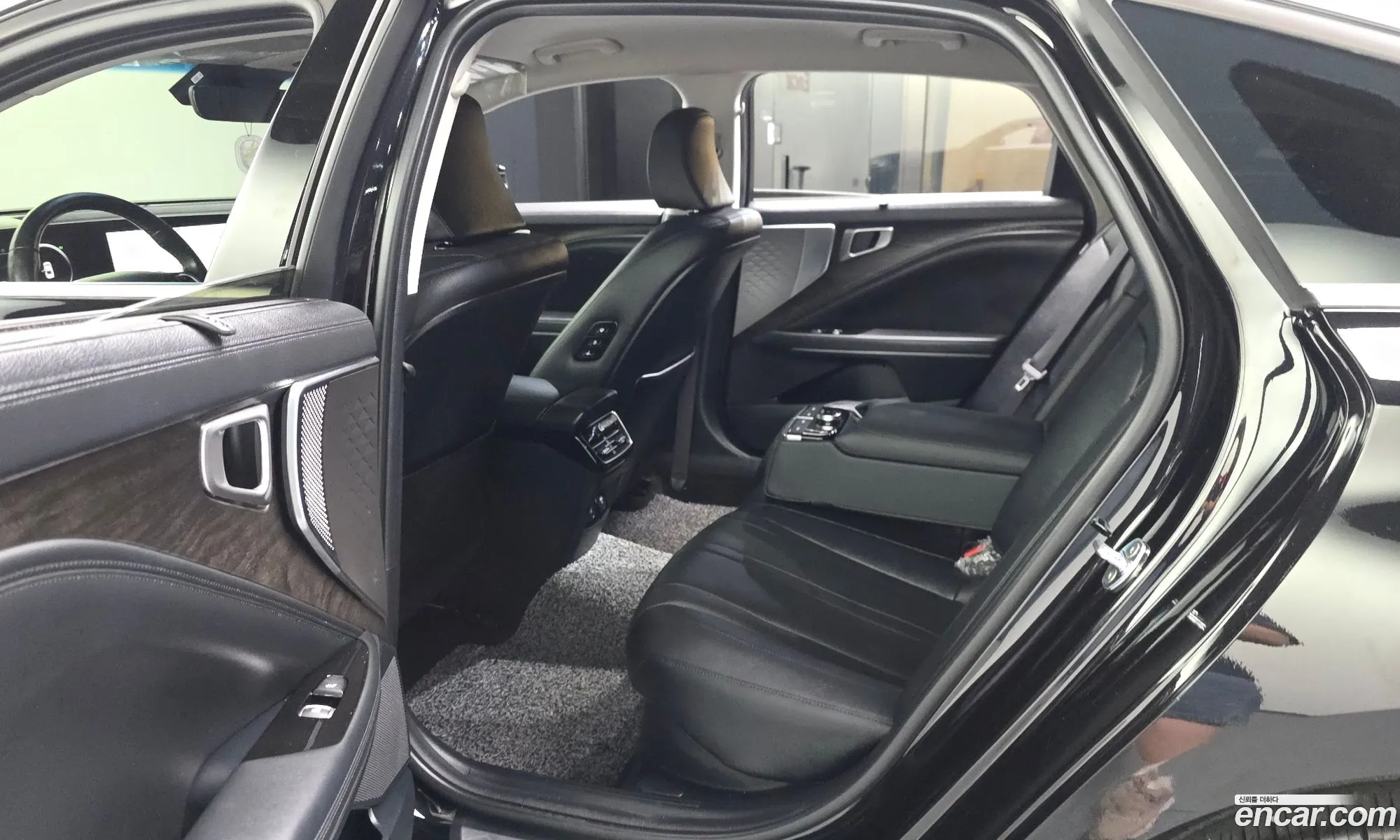 Kia K8 Hybrid 2022 — 35