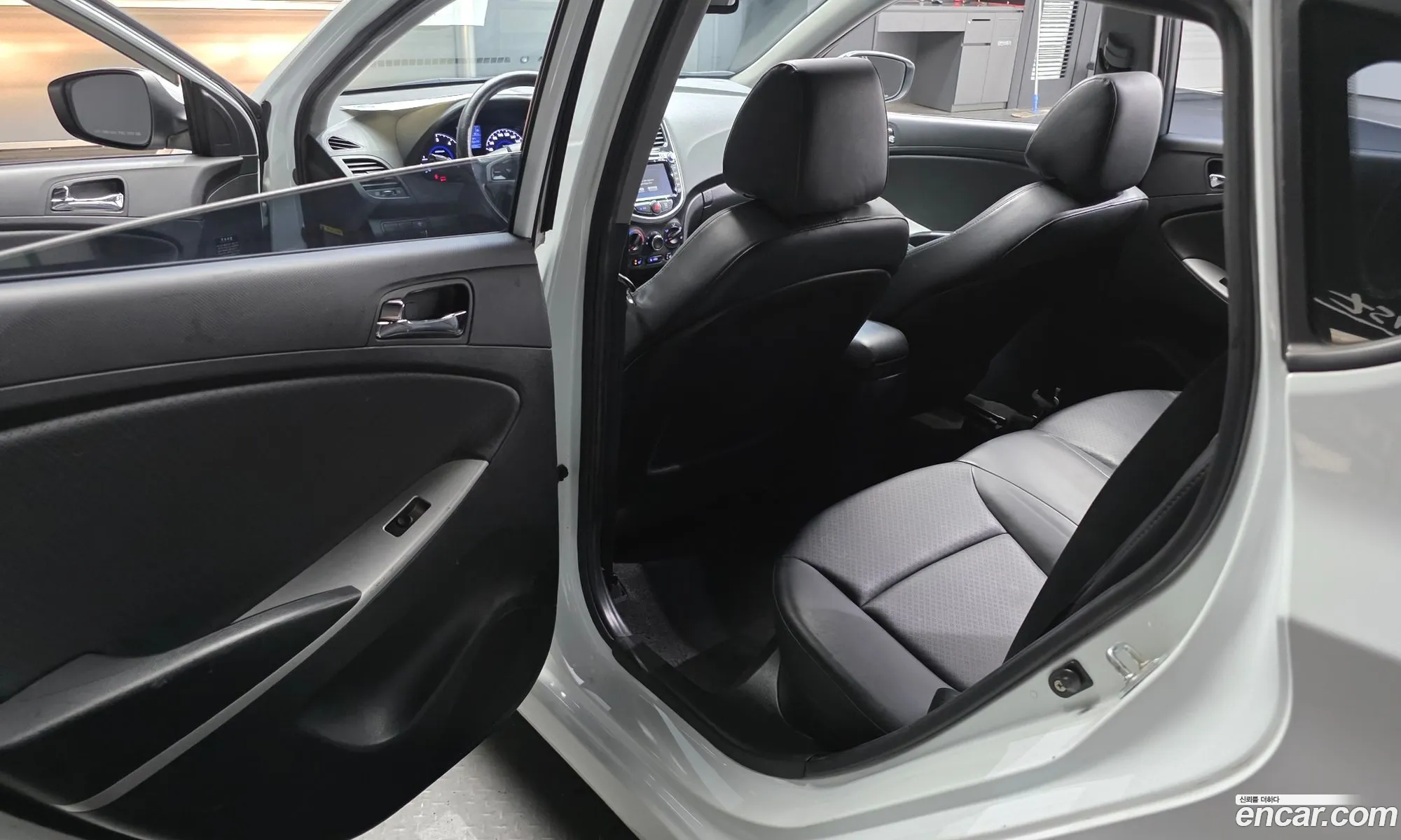 Hyundai Accent 2011 — 5
