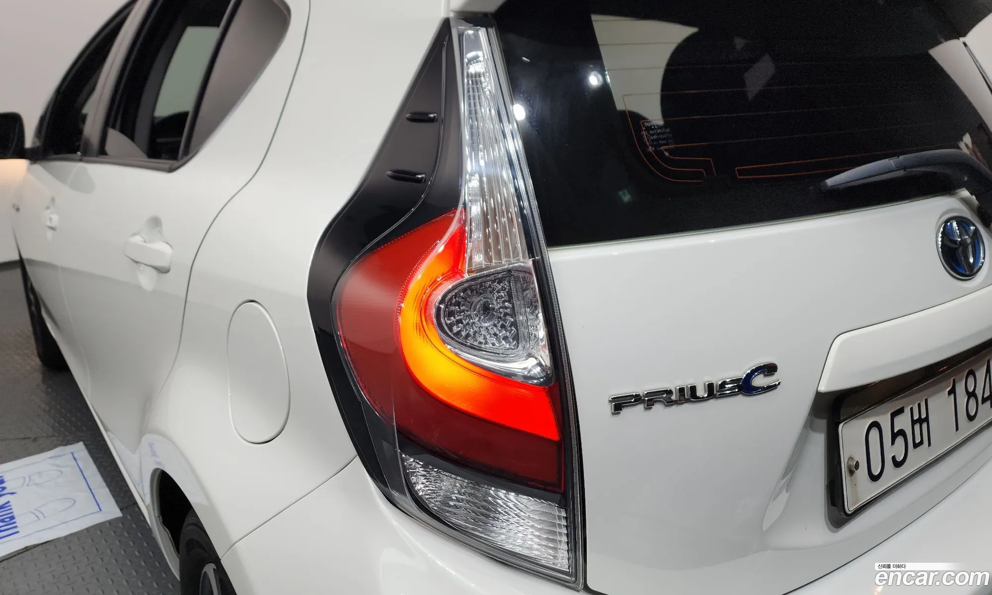 Toyota Prius C 2018 JTDKDTB31J1609678 — 5
