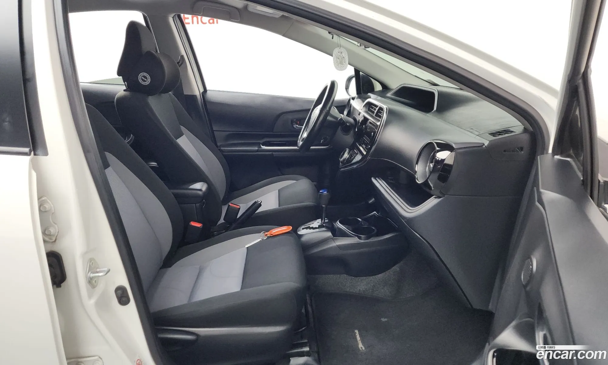 Toyota Prius C 2018 JTDKDTB31J1609678 — 20