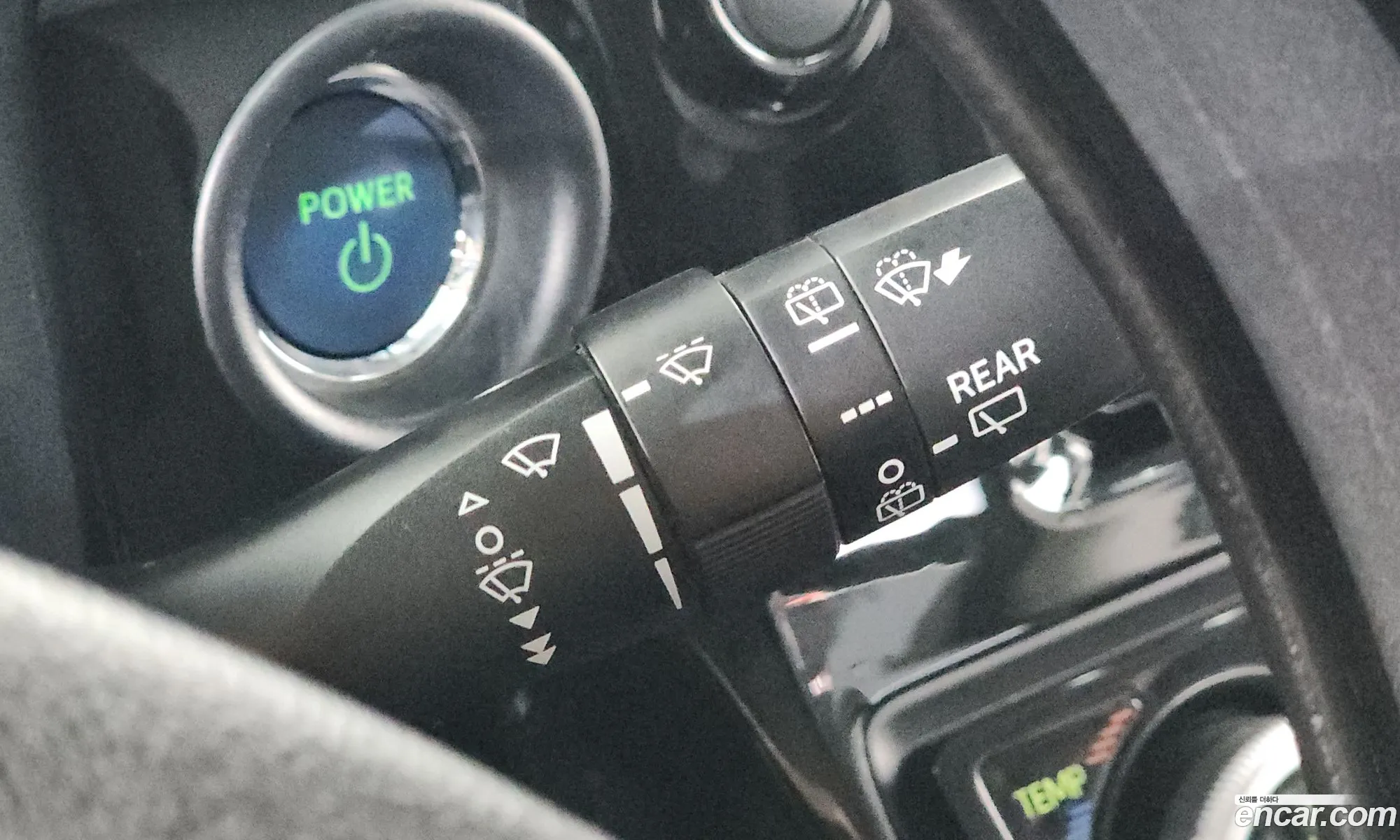Toyota Prius C 2018 JTDKDTB31J1609678 — 33