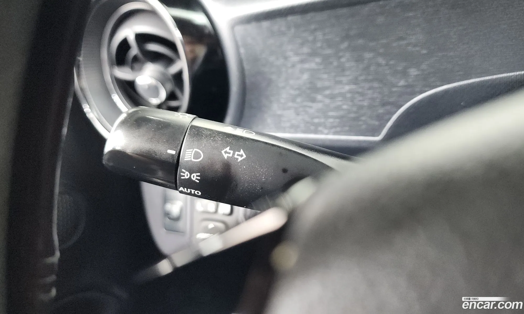 Toyota Prius C 2018 JTDKDTB31J1609678 — 16