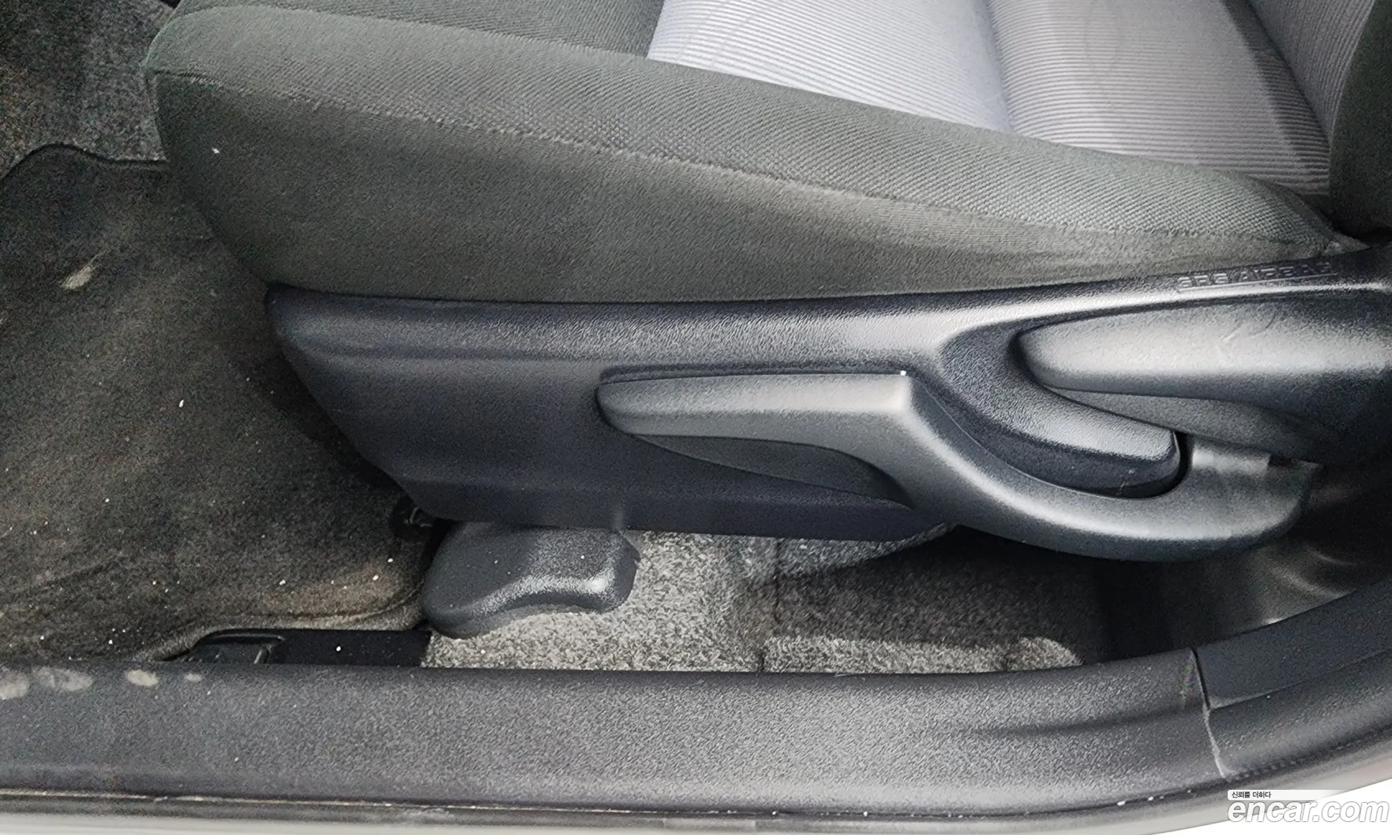 Toyota Prius C 2018 JTDKDTB31J1609678 — 12
