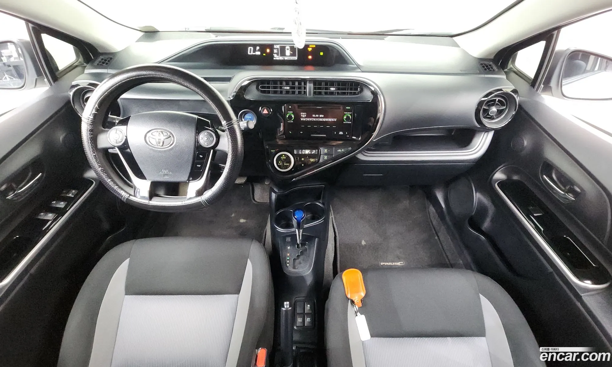 Toyota Prius C 2018 JTDKDTB31J1609678 — 23