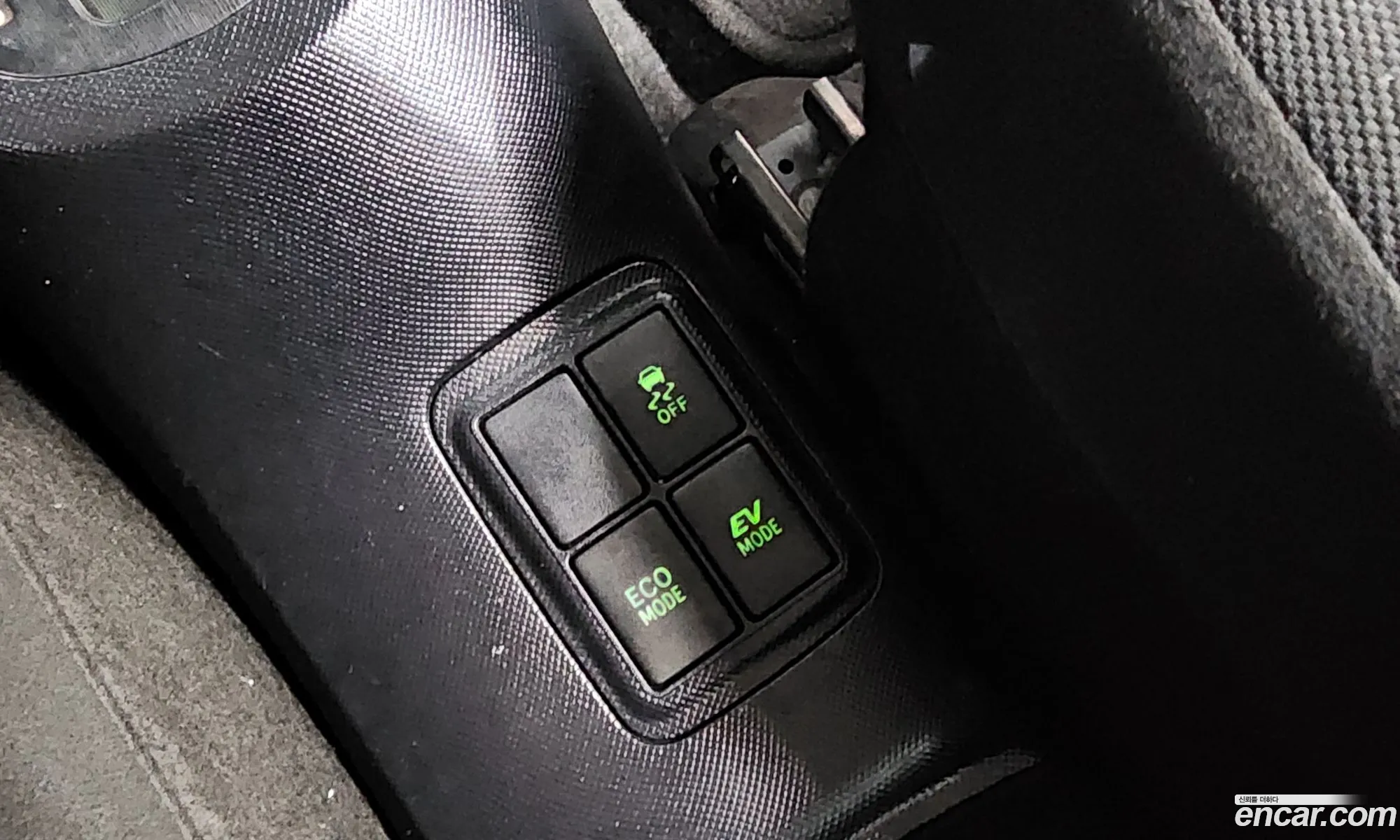Toyota Prius C 2018 JTDKDTB31J1609678 — 30