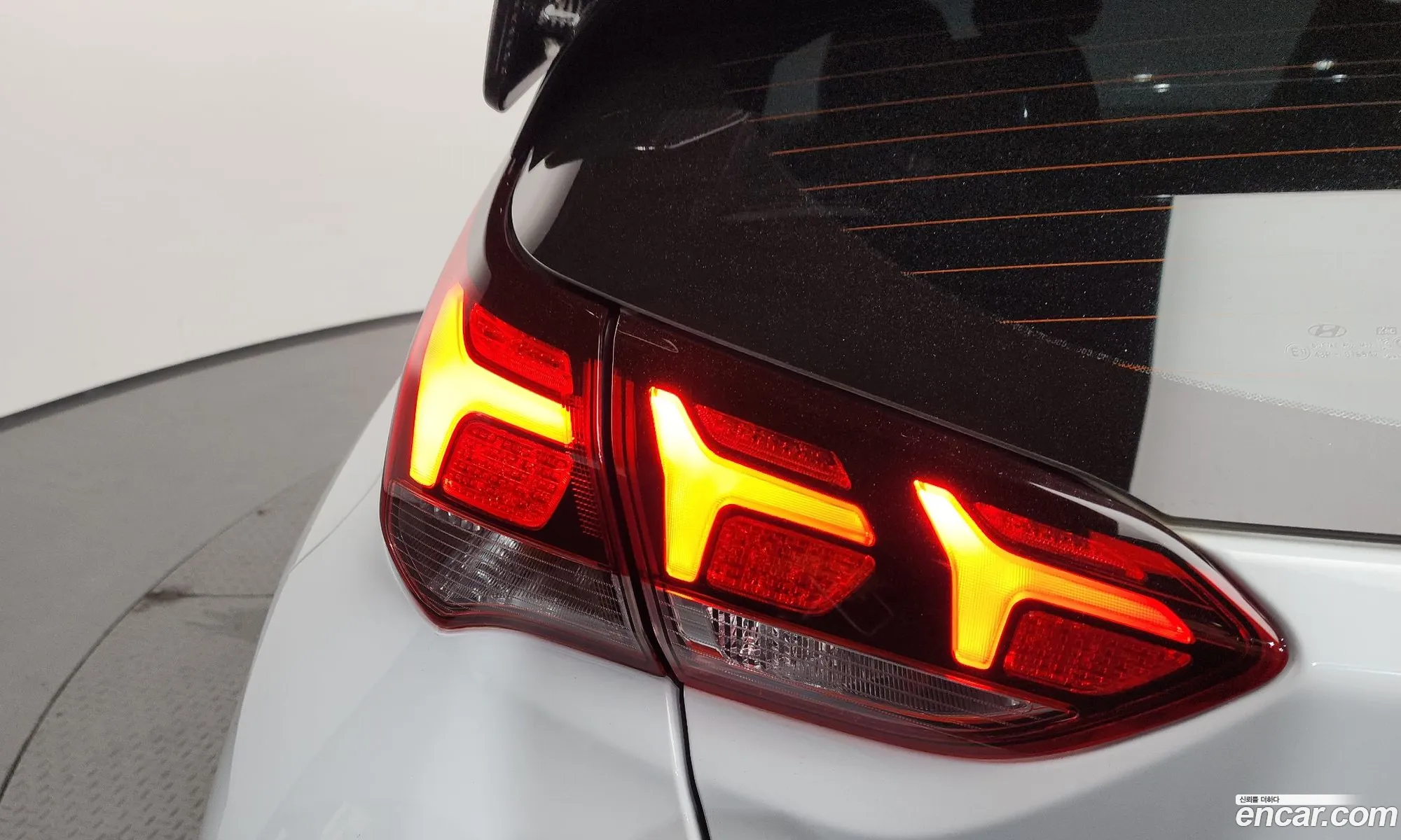 Hyundai Veloster 2019 — 27