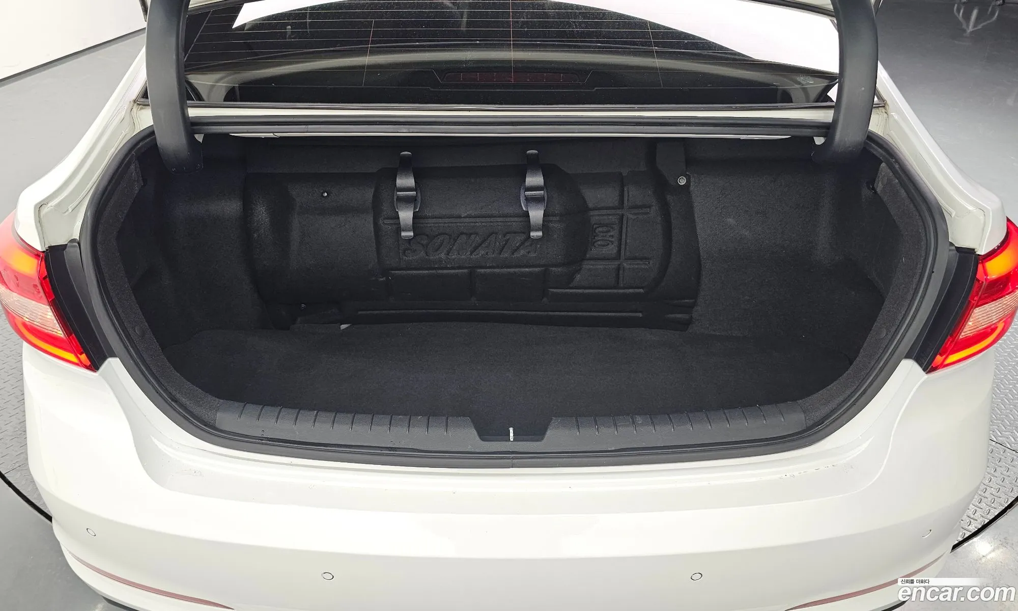 Hyundai LF Sonata 2014 — 28
