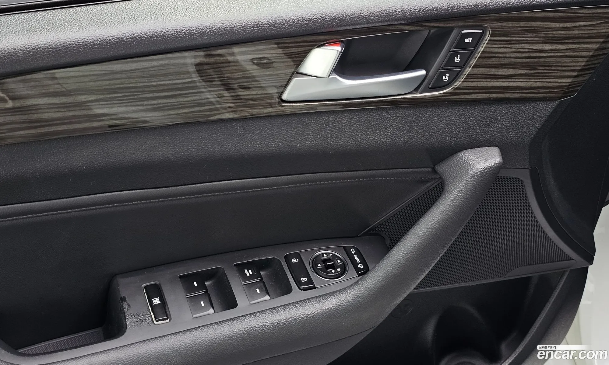 Hyundai LF Sonata 2014 — 27