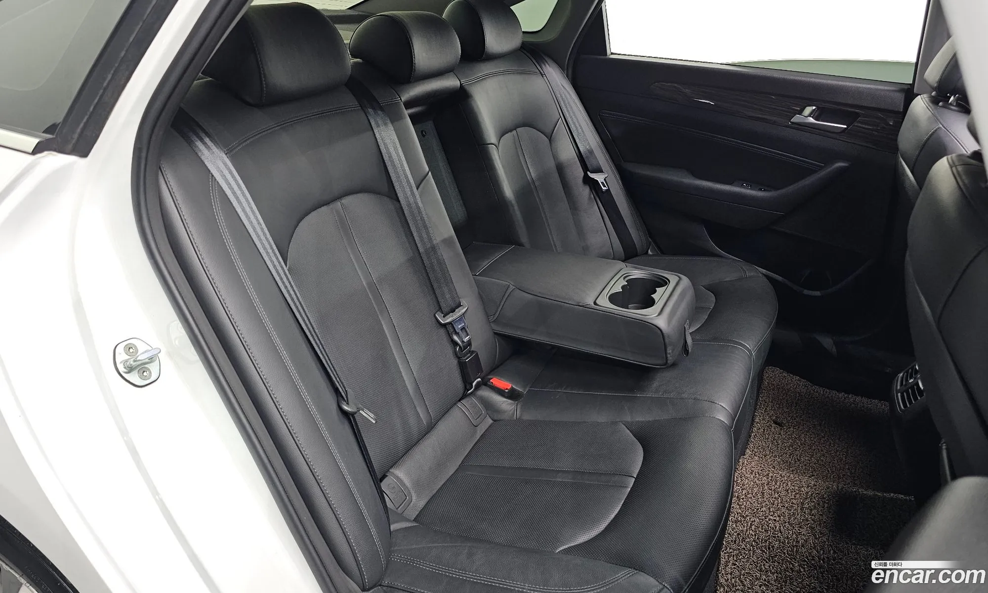 Hyundai LF Sonata 2014 — 16