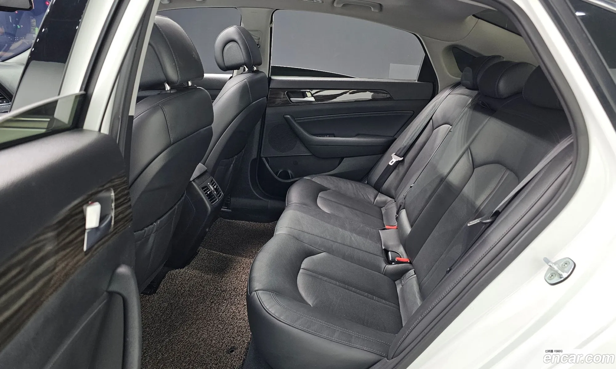 Hyundai LF Sonata 2014 — 12