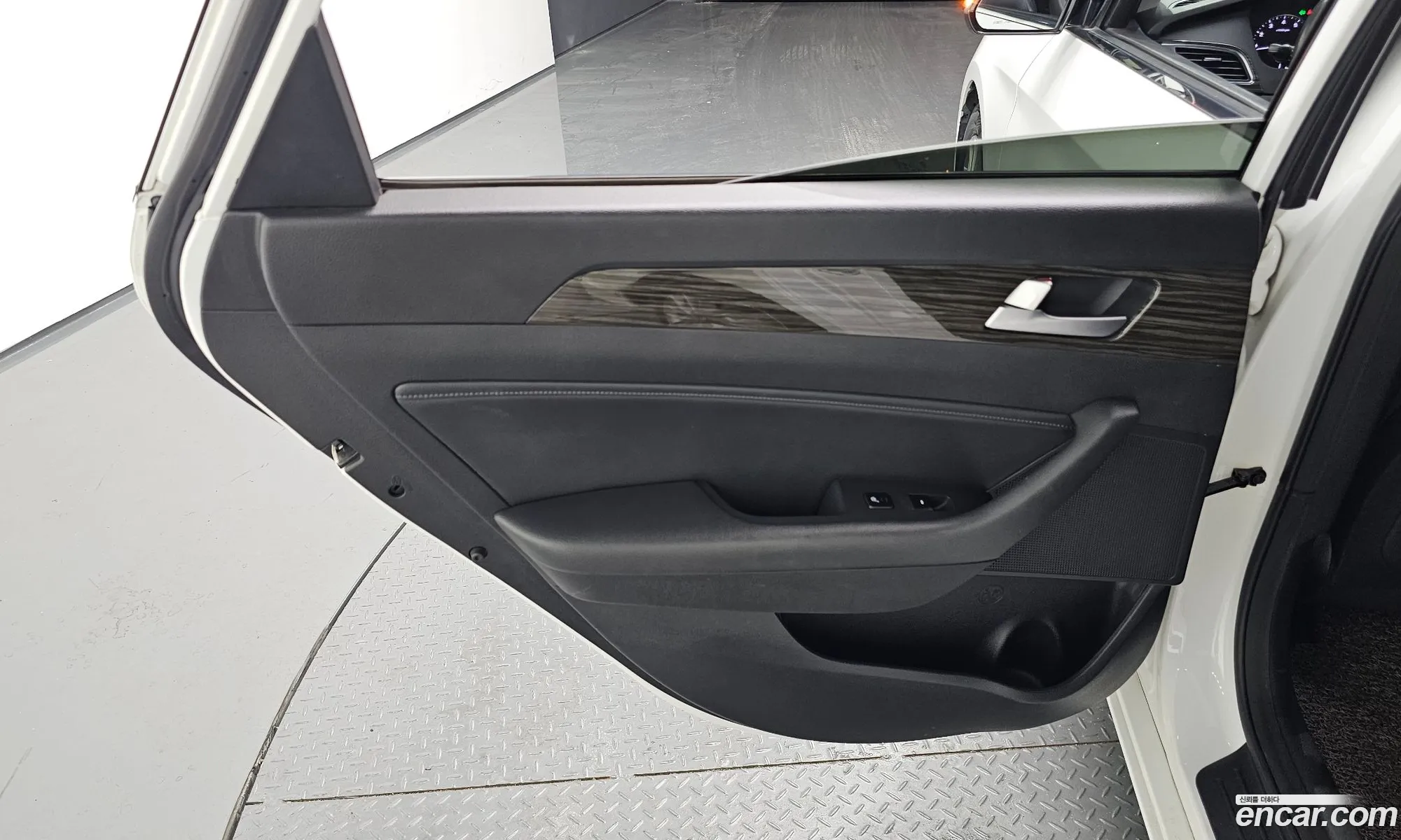 Hyundai LF Sonata 2014 — 13