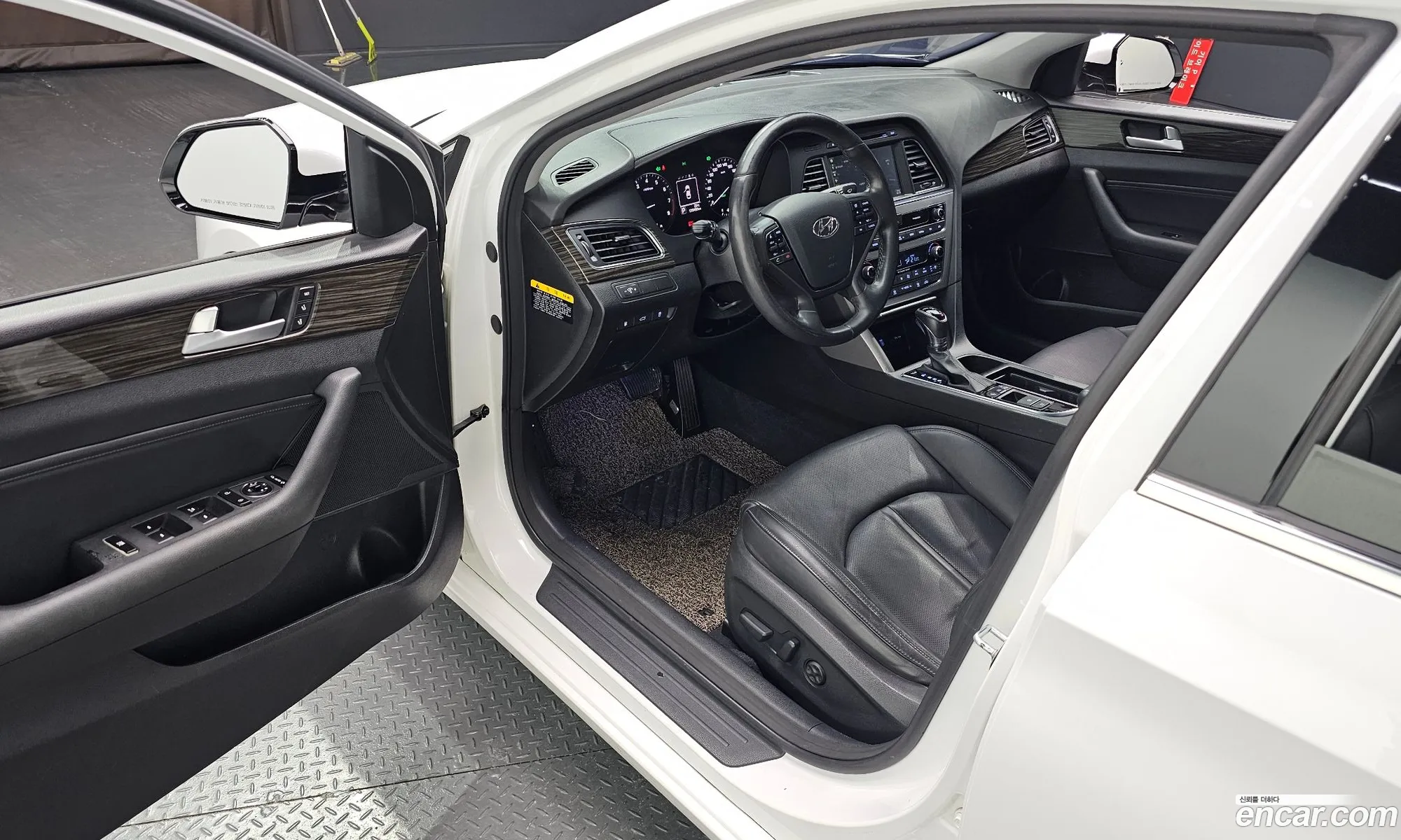 Hyundai LF Sonata 2014 — 10