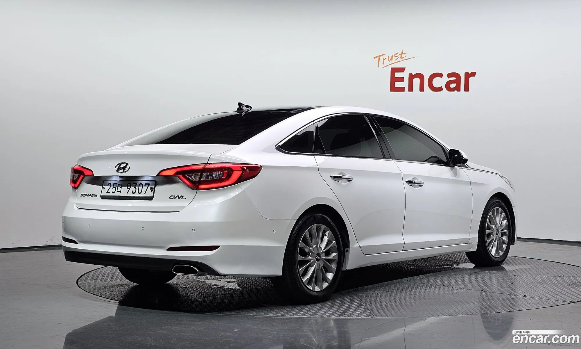 Hyundai LF Sonata 2014 — 23
