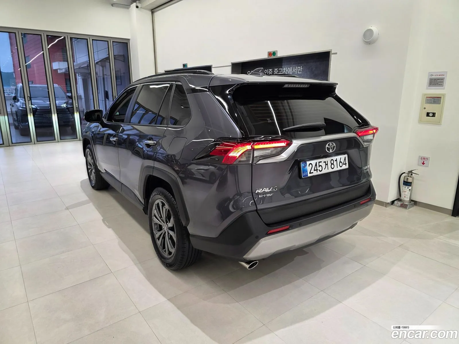 Toyota RAV4 2025 — 12