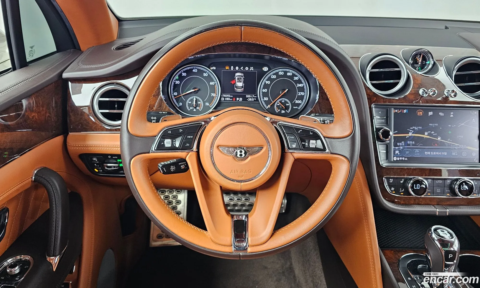Bentley Bentayga 2018 SJAAC14V2JC020095 — 19