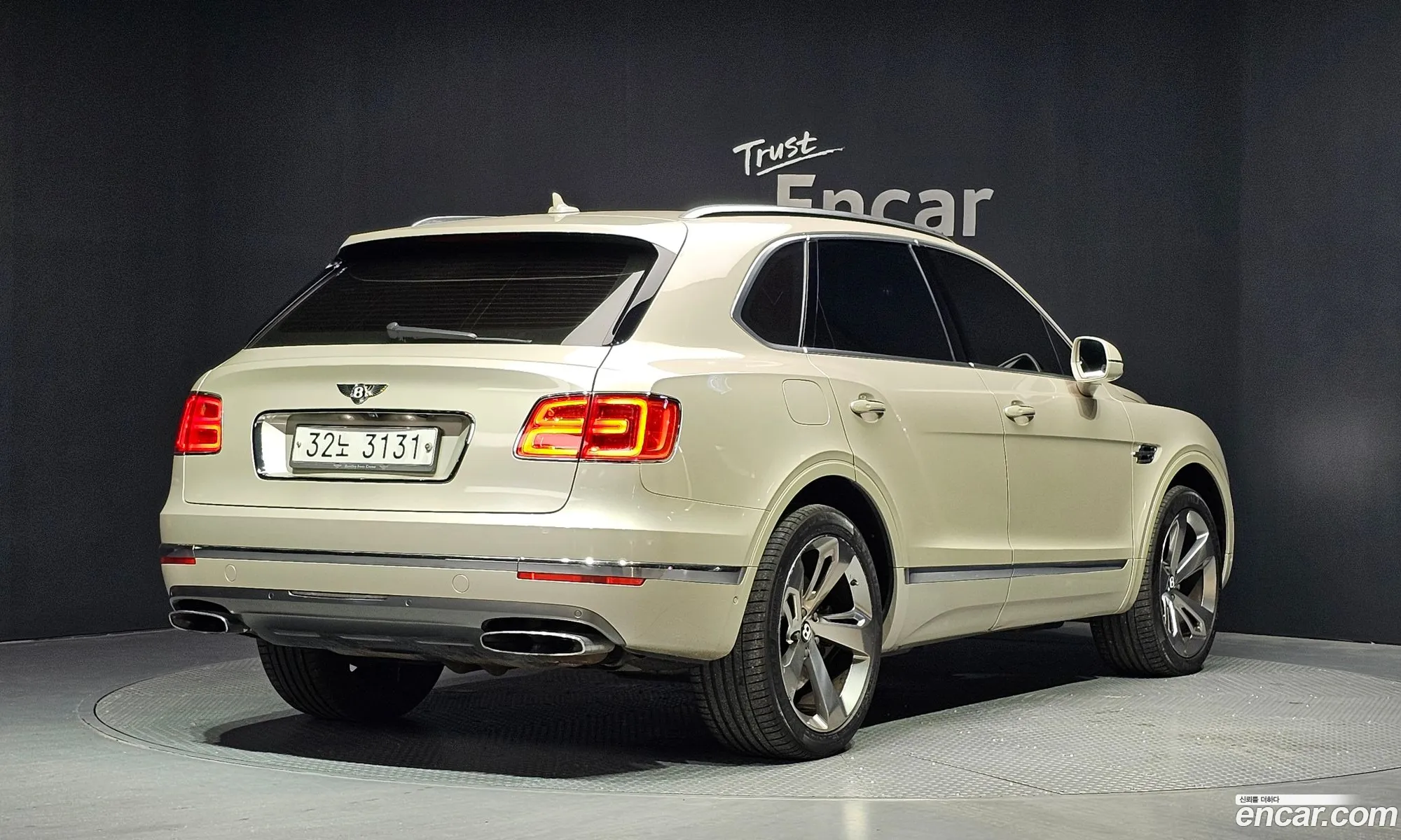 Bentley Bentayga 2018 SJAAC14V2JC020095 — 3