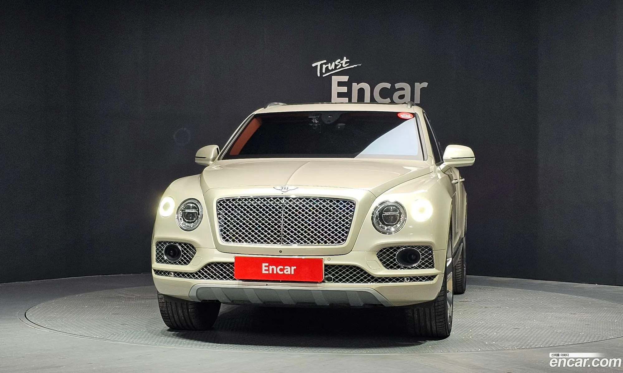 Bentley Bentayga 2018 SJAAC14V2JC020095 — 12