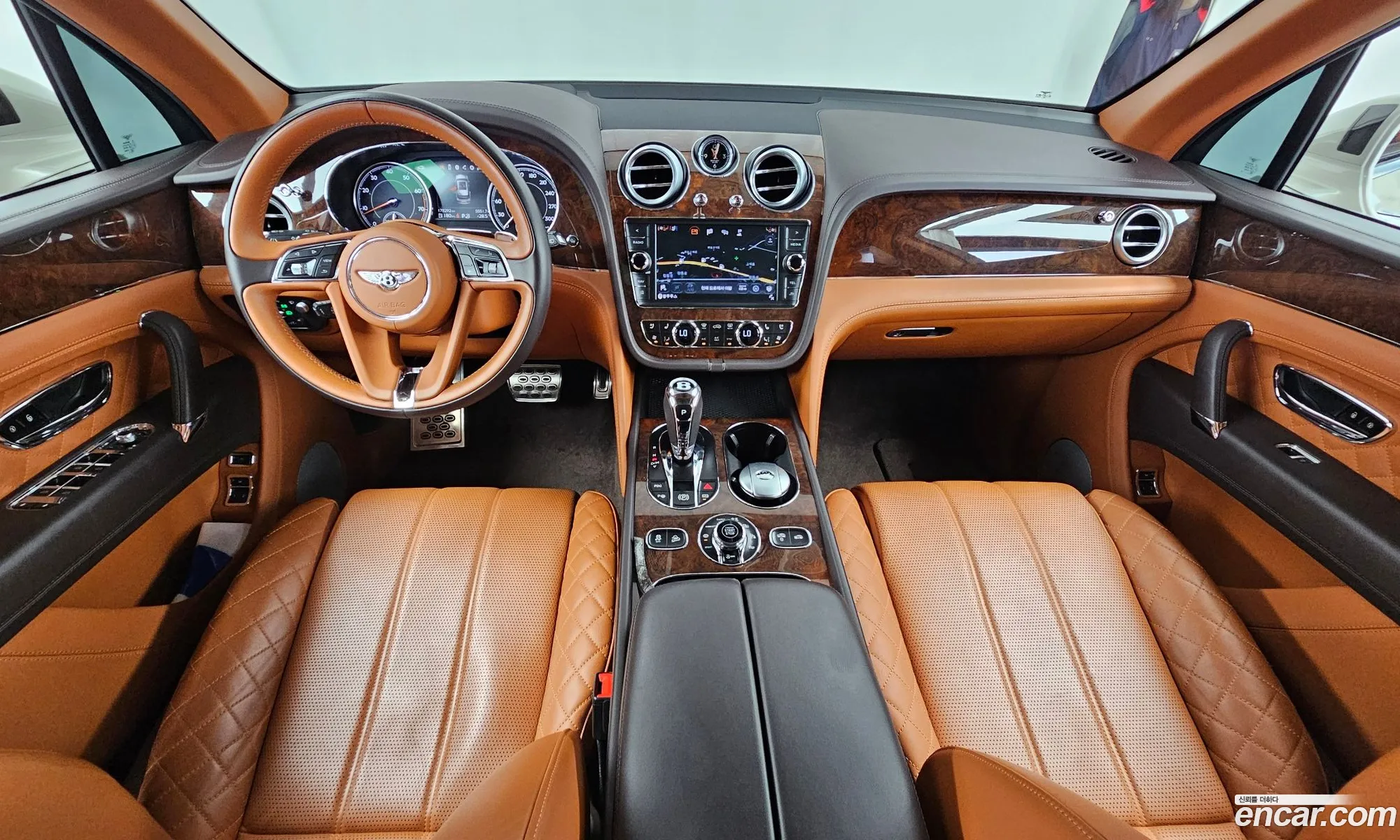 Bentley Bentayga 2018 SJAAC14V2JC020095 — 11