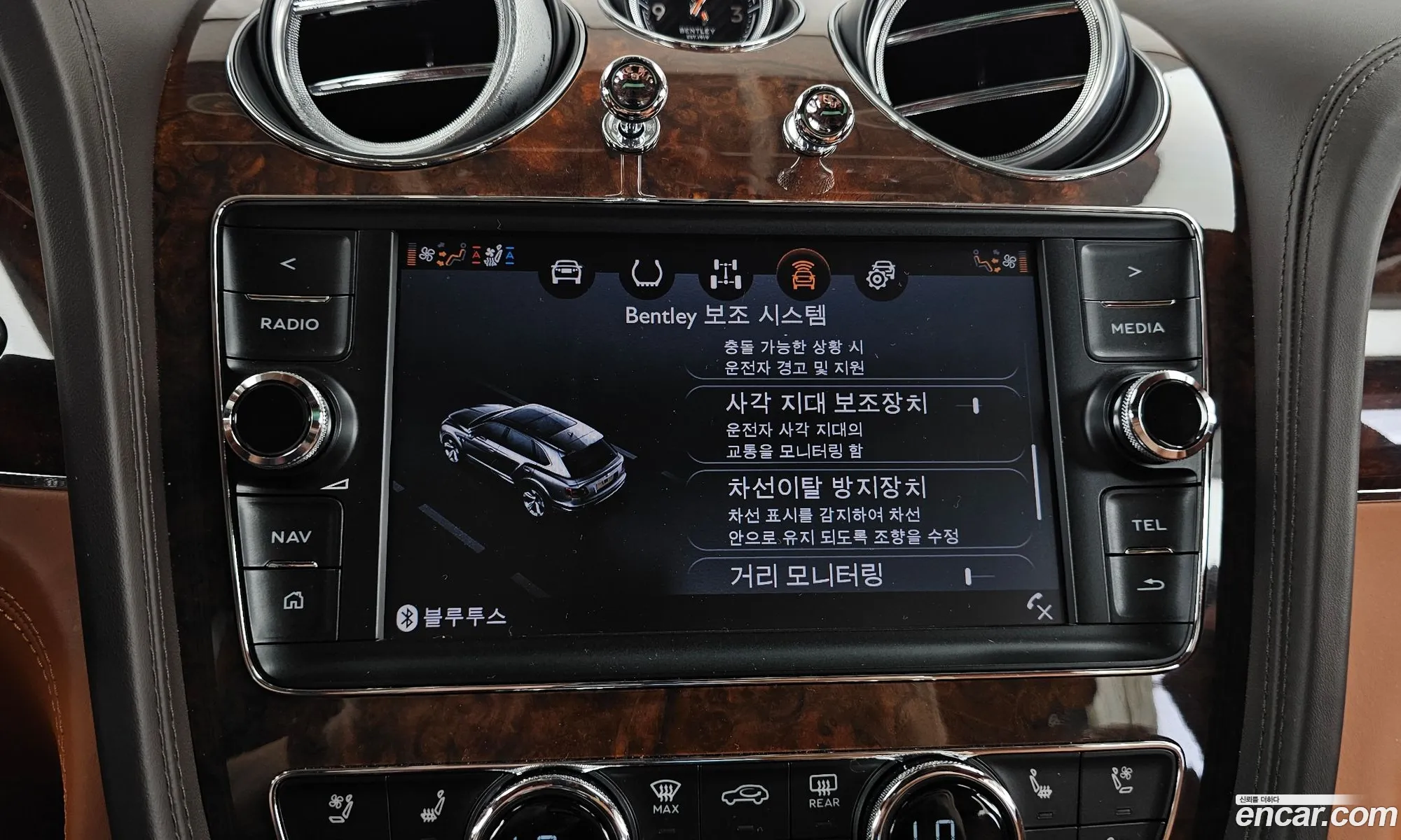 Bentley Bentayga 2018 SJAAC14V2JC020095 — 18