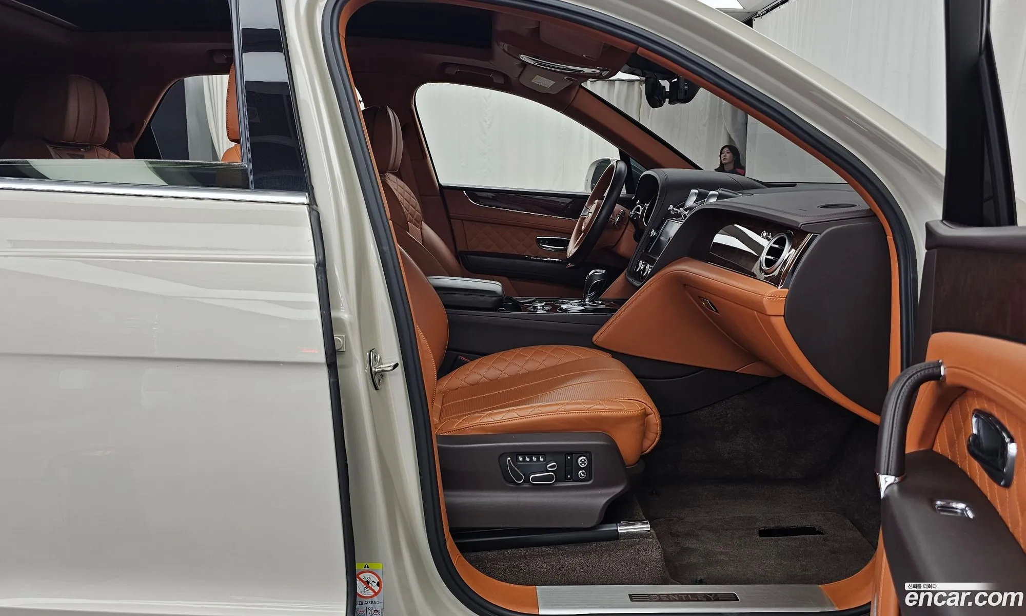 Bentley Bentayga 2018 SJAAC14V2JC020095 — 8