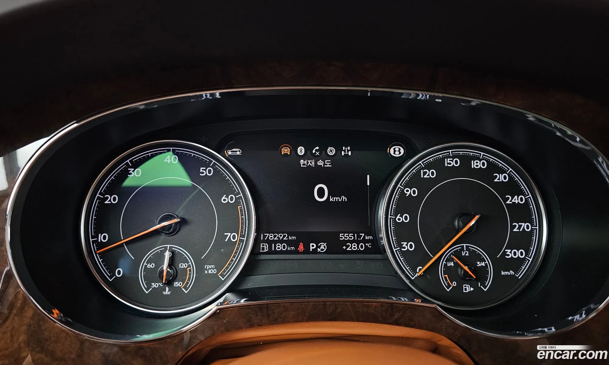 Bentley Bentayga 2018 SJAAC14V2JC020095 — 15