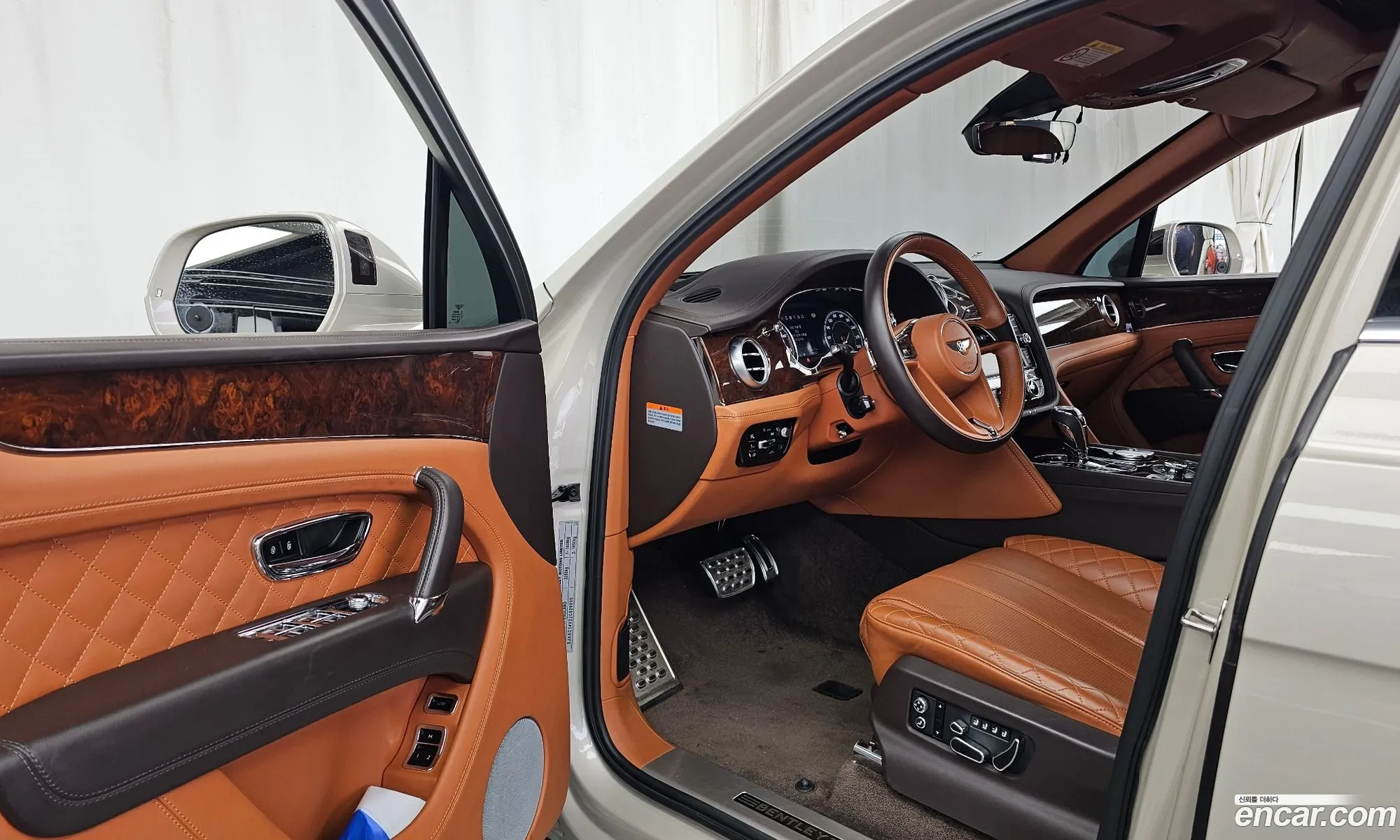 Bentley Bentayga 2018 SJAAC14V2JC020095 — 13