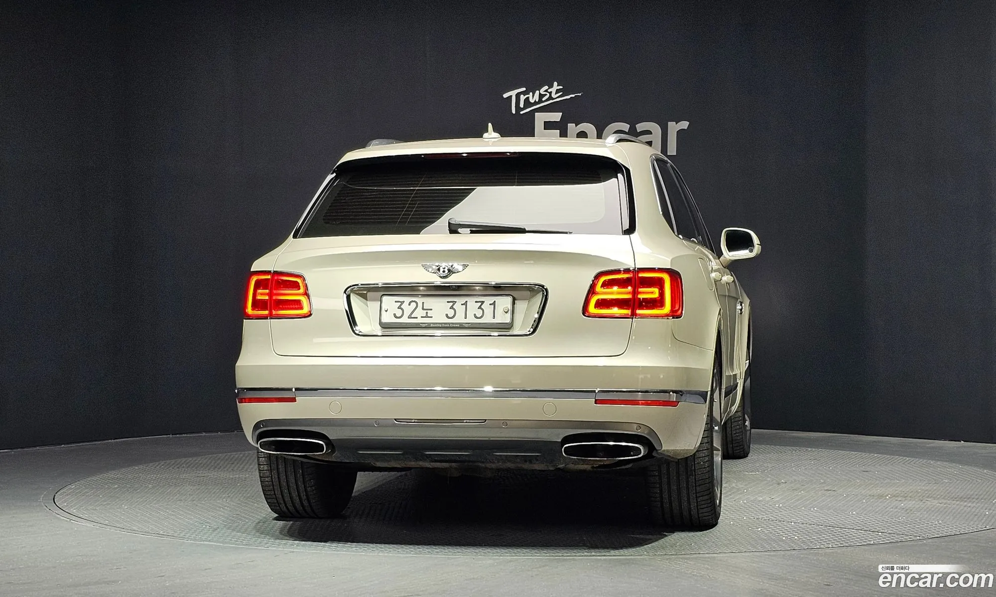 Bentley Bentayga 2018 SJAAC14V2JC020095 — 10