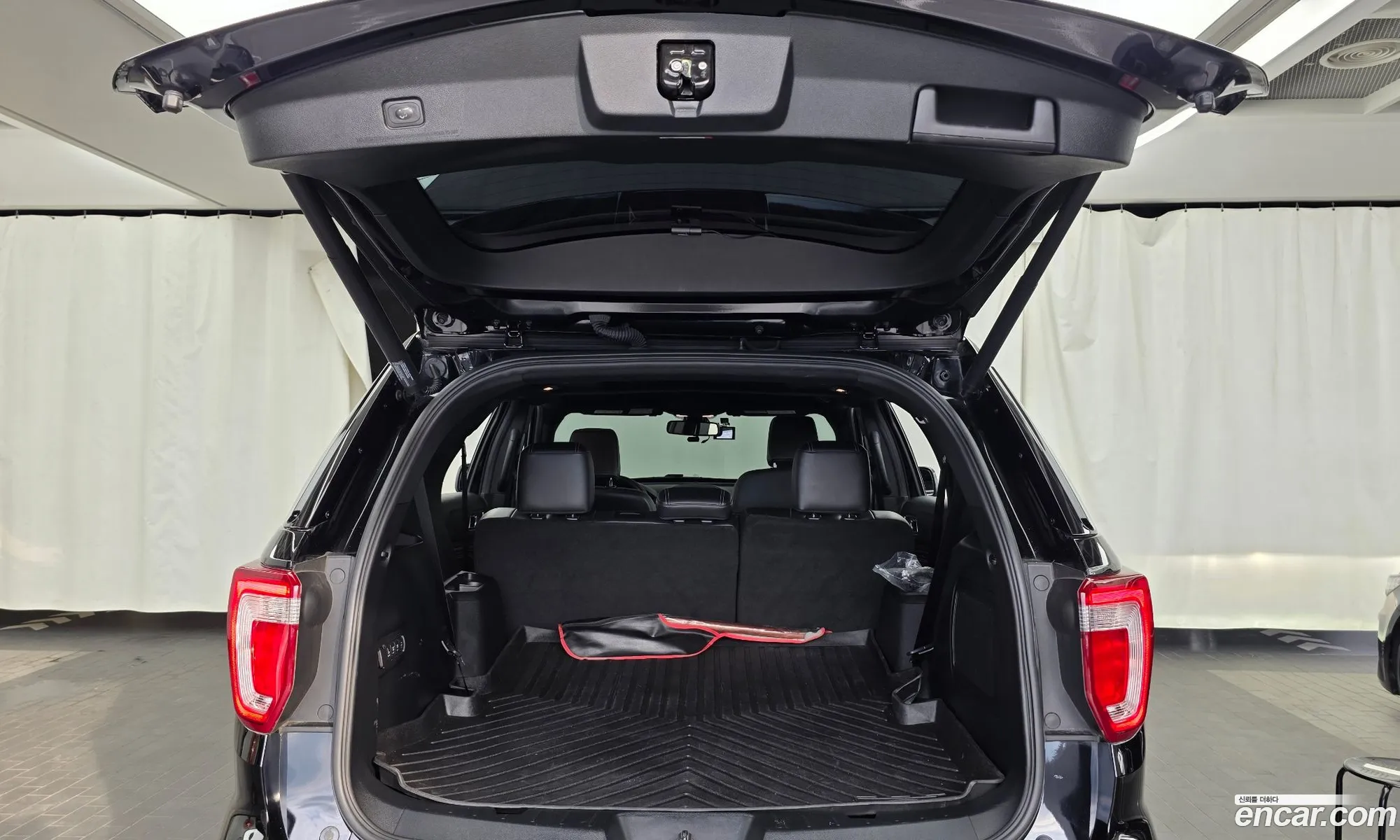 Ford Explorer 2018 1FM5K8F80JGA49702 — 28
