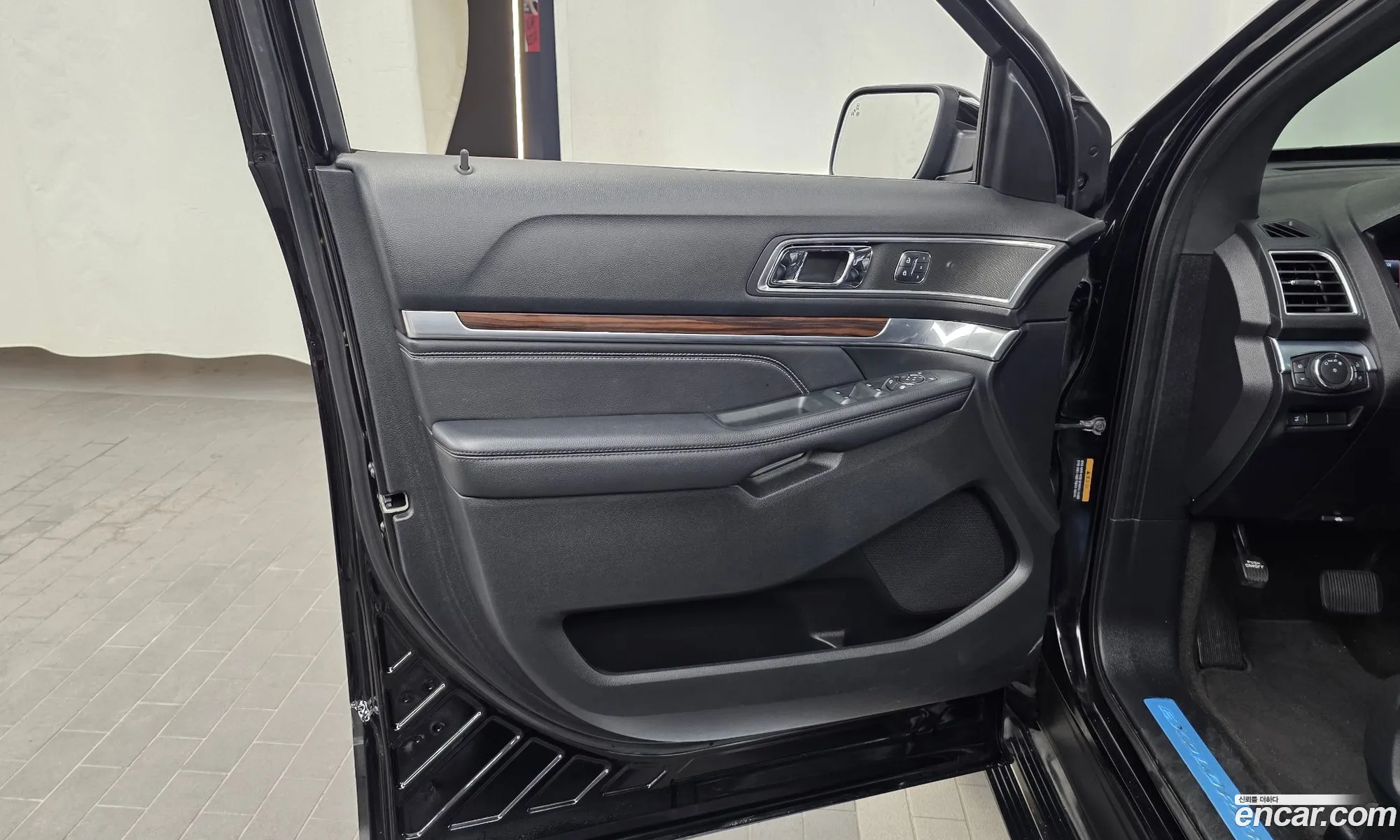 Ford Explorer 2018 1FM5K8F80JGA49702 — 6
