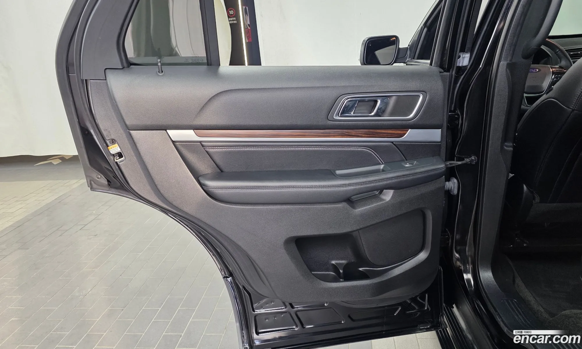Ford Explorer 2018 1FM5K8F80JGA49702 — 33