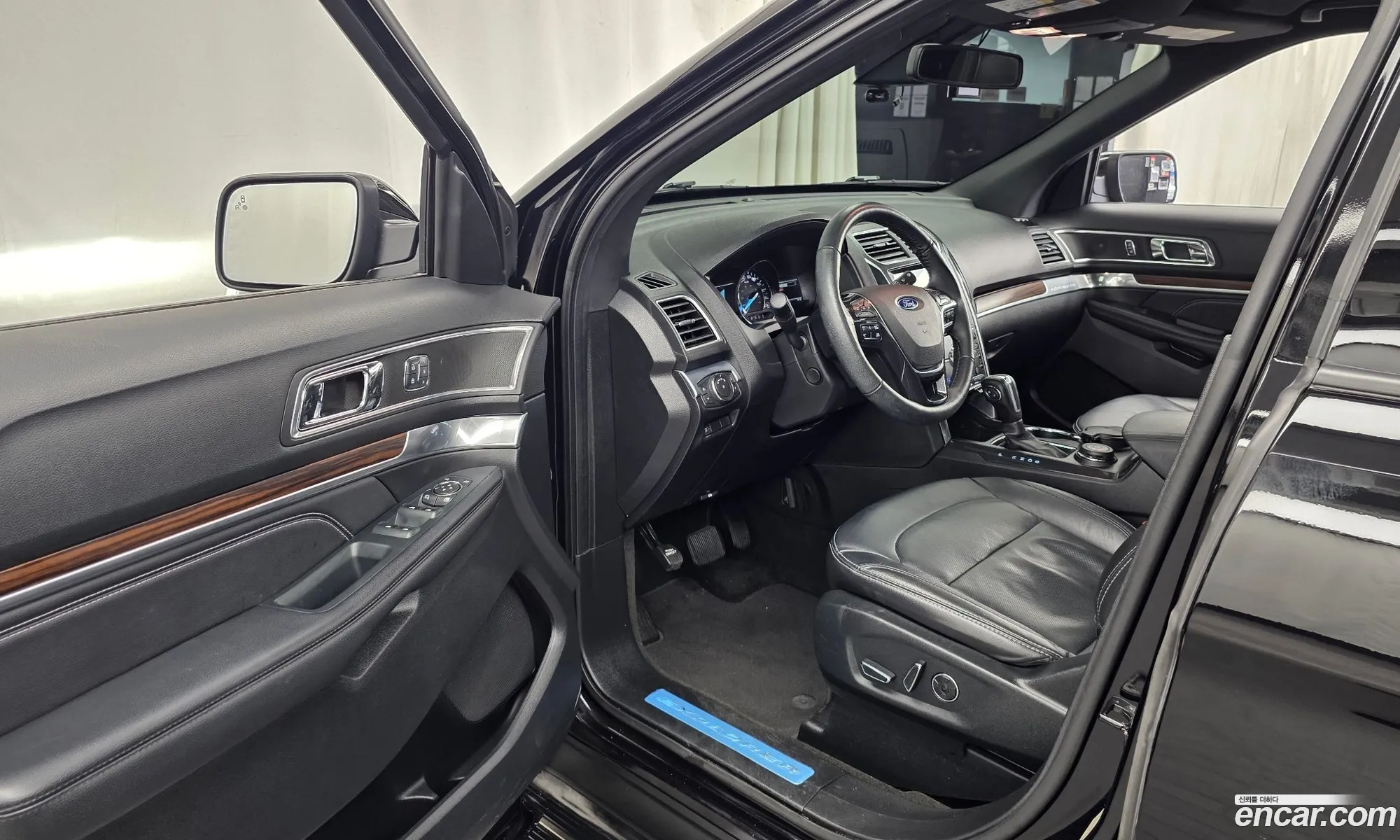 Ford Explorer 2018 1FM5K8F80JGA49702 — 24