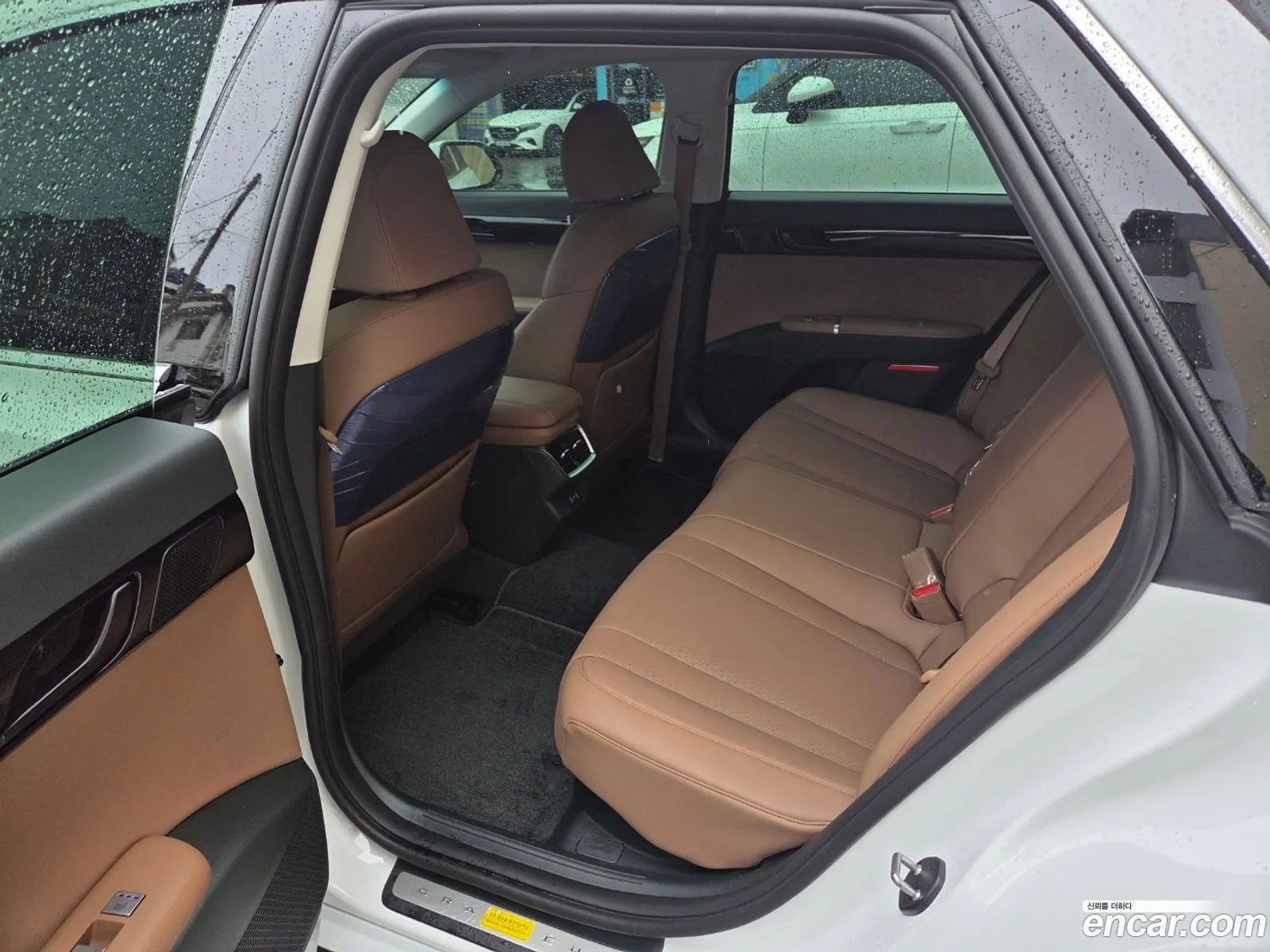Hyundai Grandeur Hybrid 2026 — 4