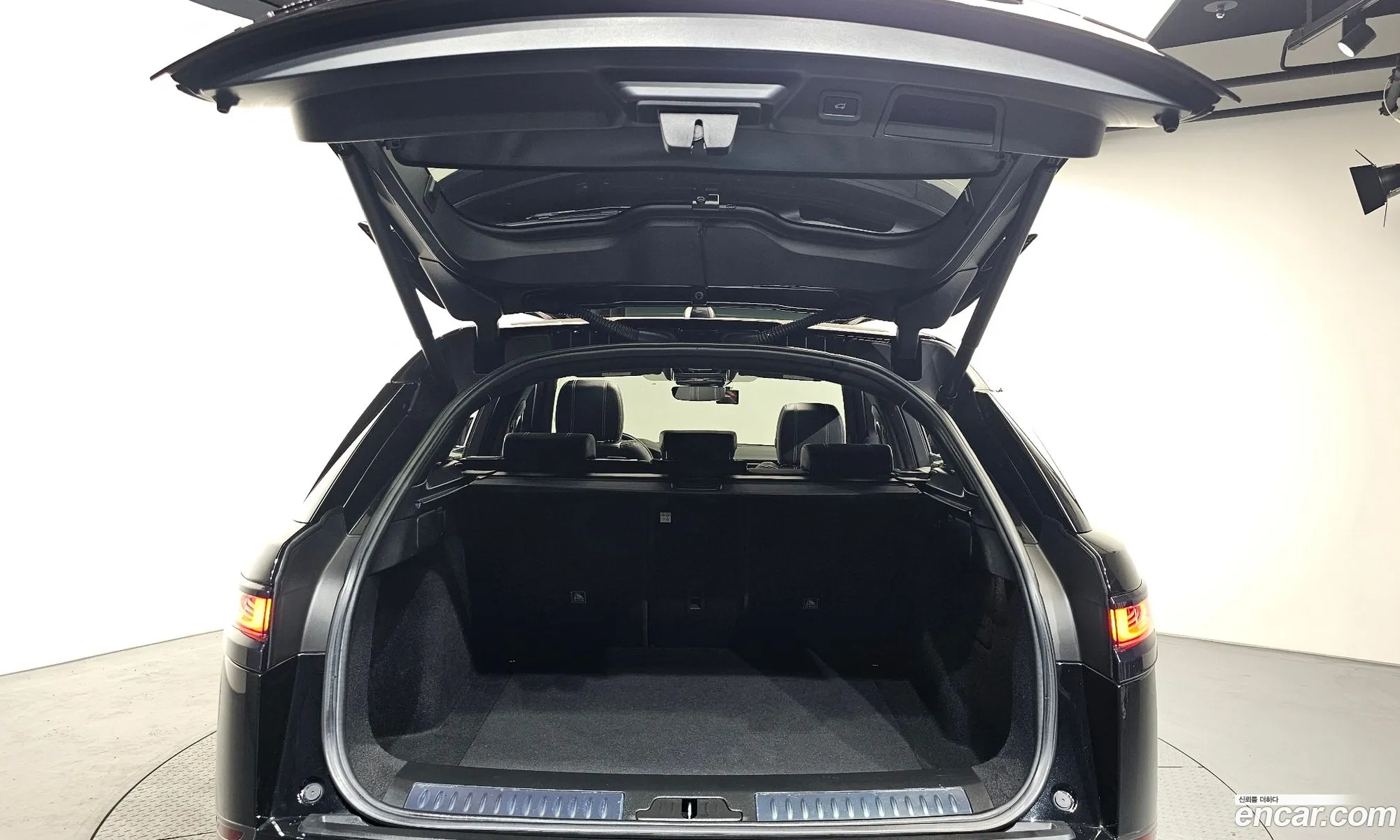 Land Rover Range Rover Velar 2018 — 30