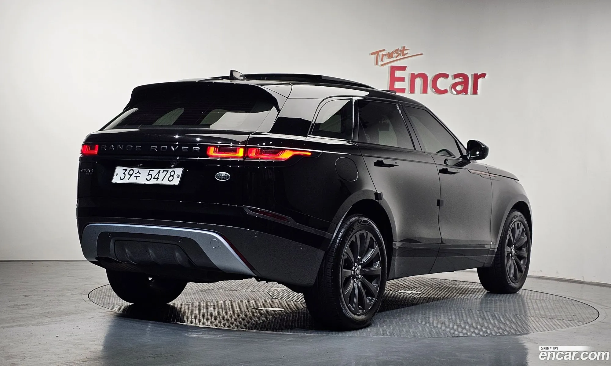 Land Rover Range Rover Velar 2018 — 27