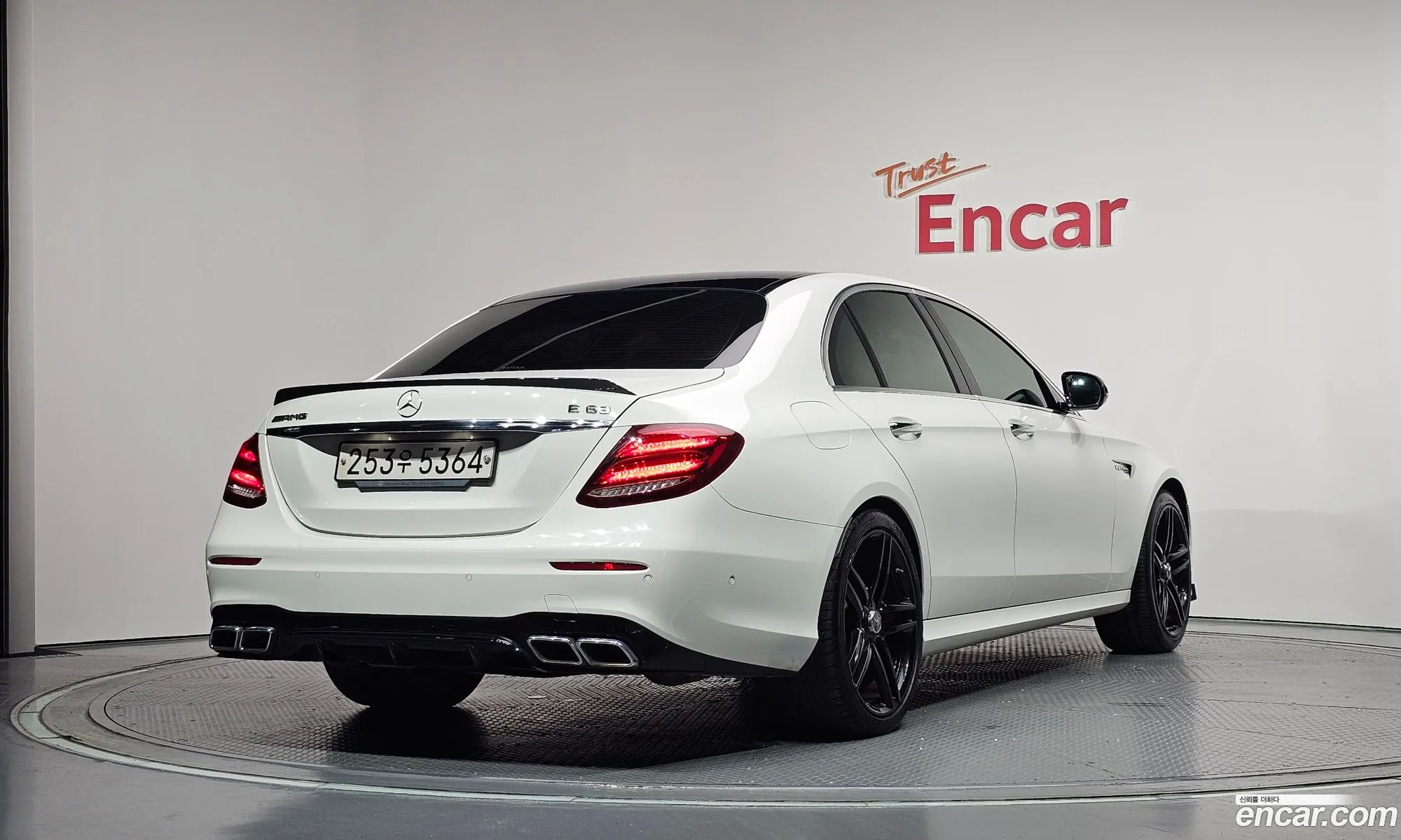 Mercedes-Benz E-Class W213 2018 — 33